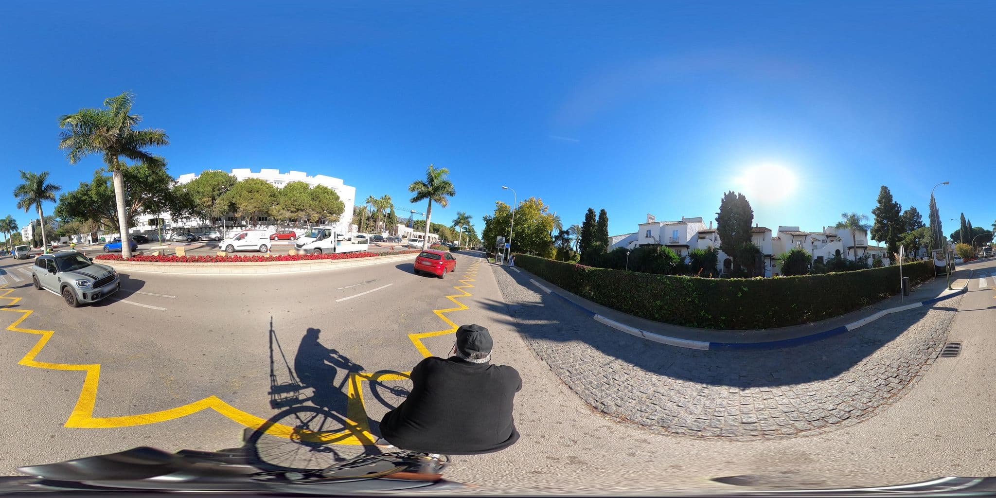Street view near Puente Romano, Marbella — © bonhdg (CC BY-SA · Mapillary)