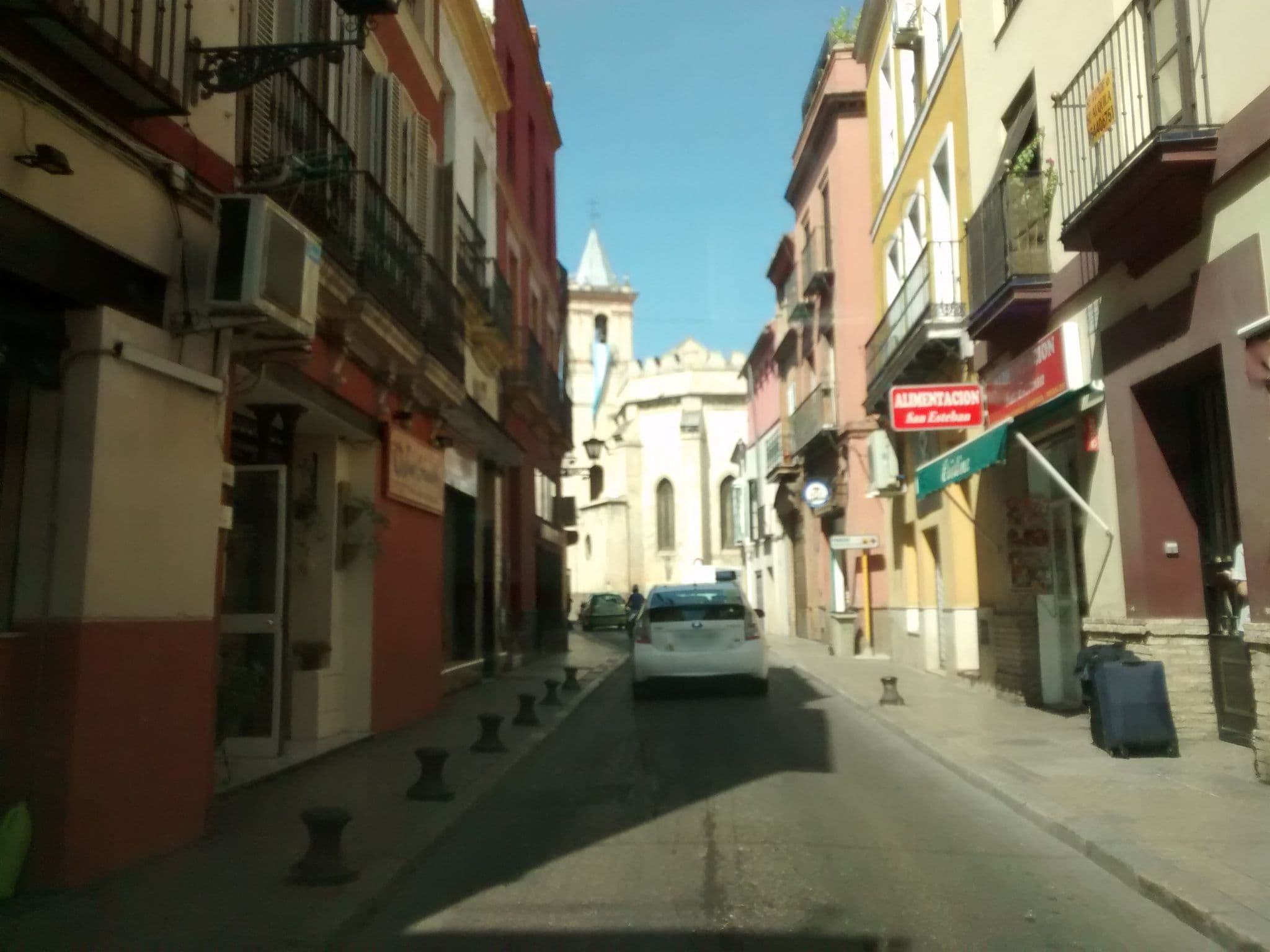 Street view near Pension Virgen de la Luz, Sevilla