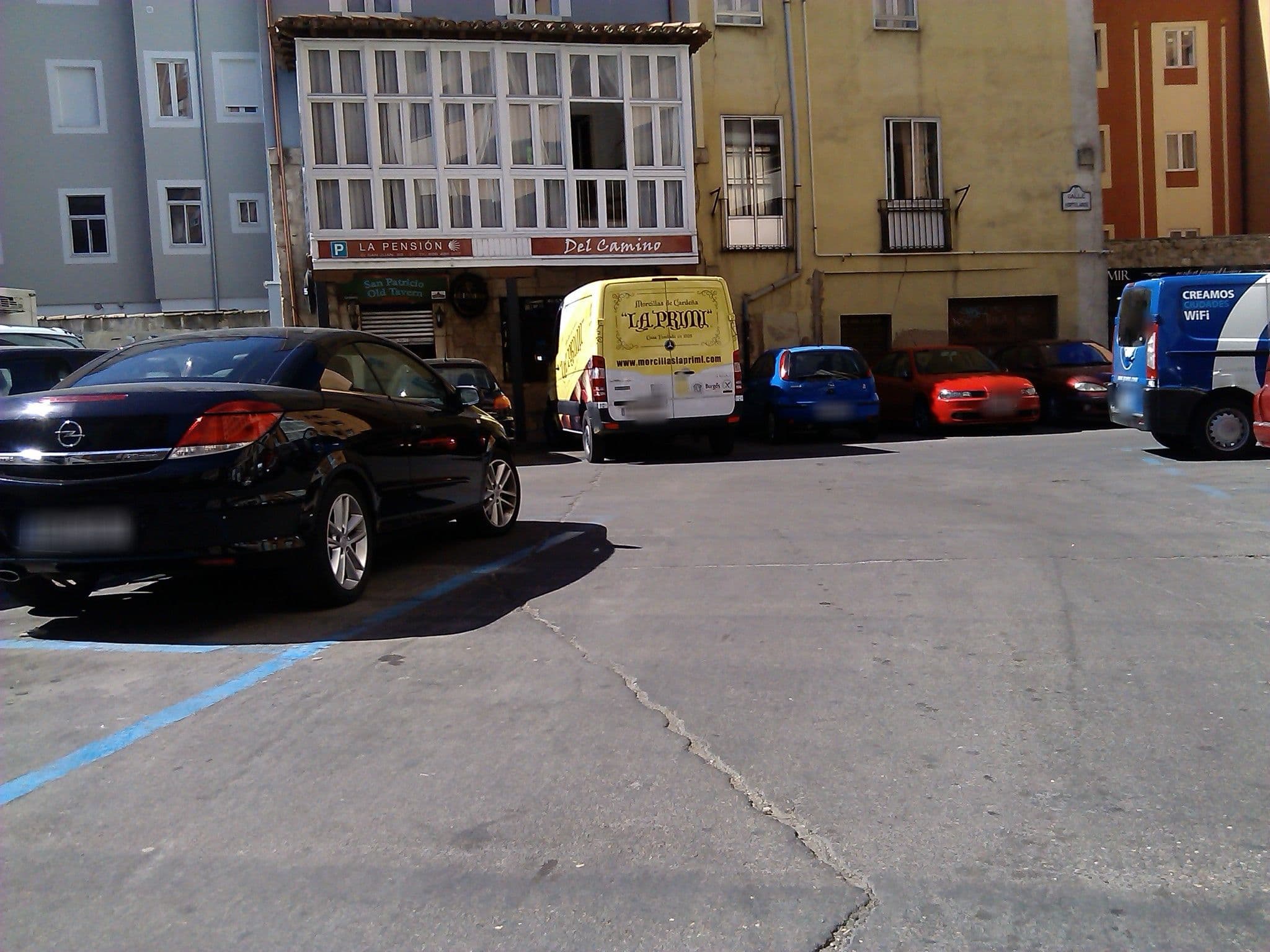 Street view near La Pensión del Camino, Burgos — © changchun1 (CC BY-SA · Mapillary)