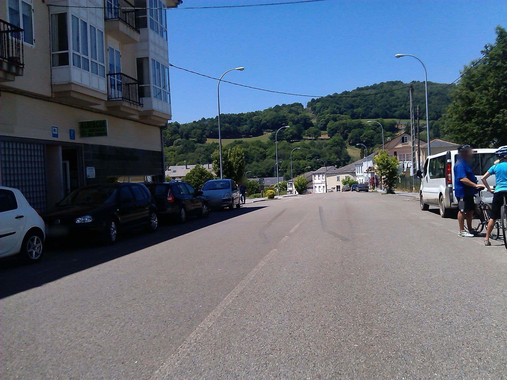 Street view near Albergue Refugio del Oribio, Samos — © changchun1 (CC BY-SA · Mapillary)