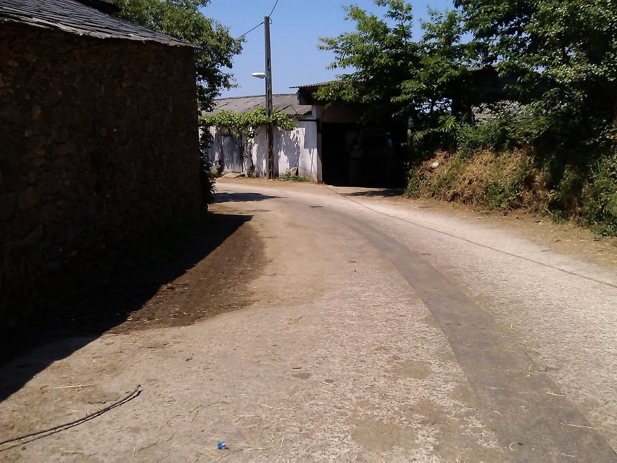 Street view near Albergue La Fuente del Peregrino, Monterroso — © changchun1 (CC BY-SA · Mapillary)