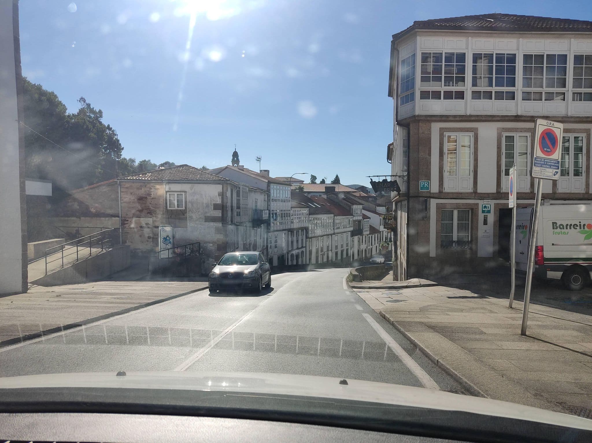 Street view near Albergue O Fogar de Teodomiro, Santiago de Compostela — © mCalle (CC BY-SA · Mapillary)