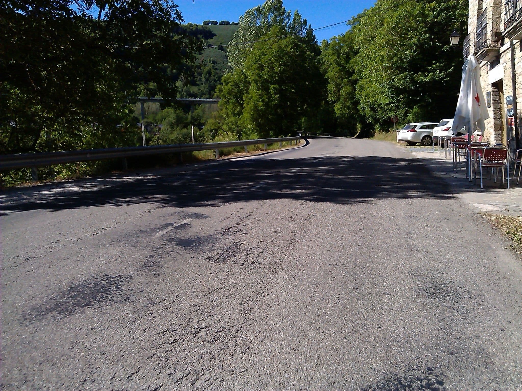 Street view near Albergue Camynos, Villafranca del Bierzo — © changchun1 (CC BY-SA · Mapillary)