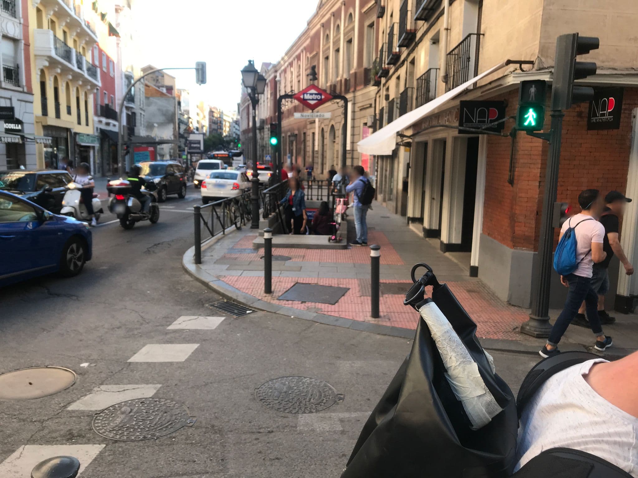 Street view near Hostal Abel Victoriano, Universidad — © walker99 (CC BY-SA · Mapillary)