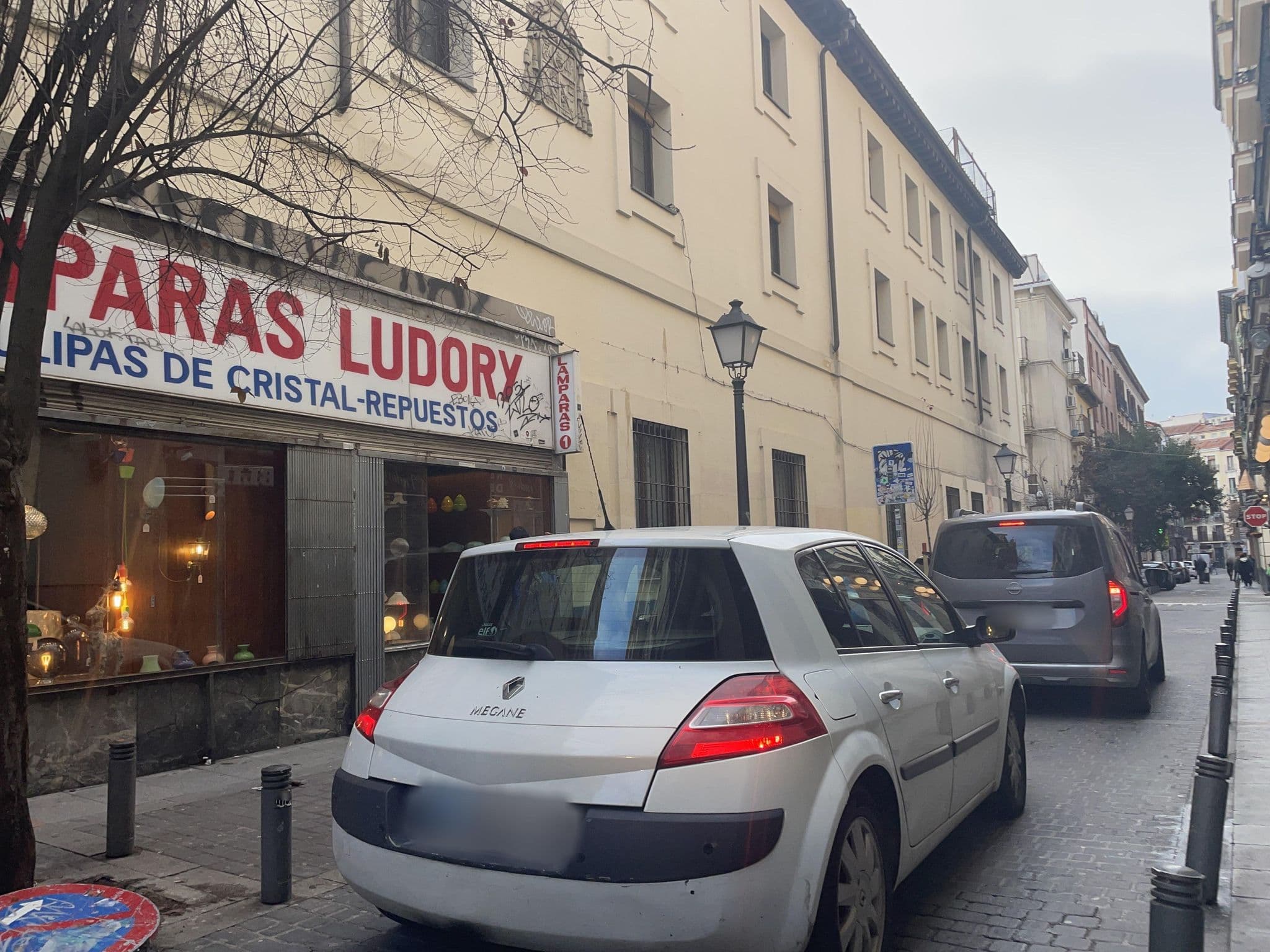 Street view near Hostal Naranco, Madrid Centro — © seraq (CC BY-SA · Mapillary)