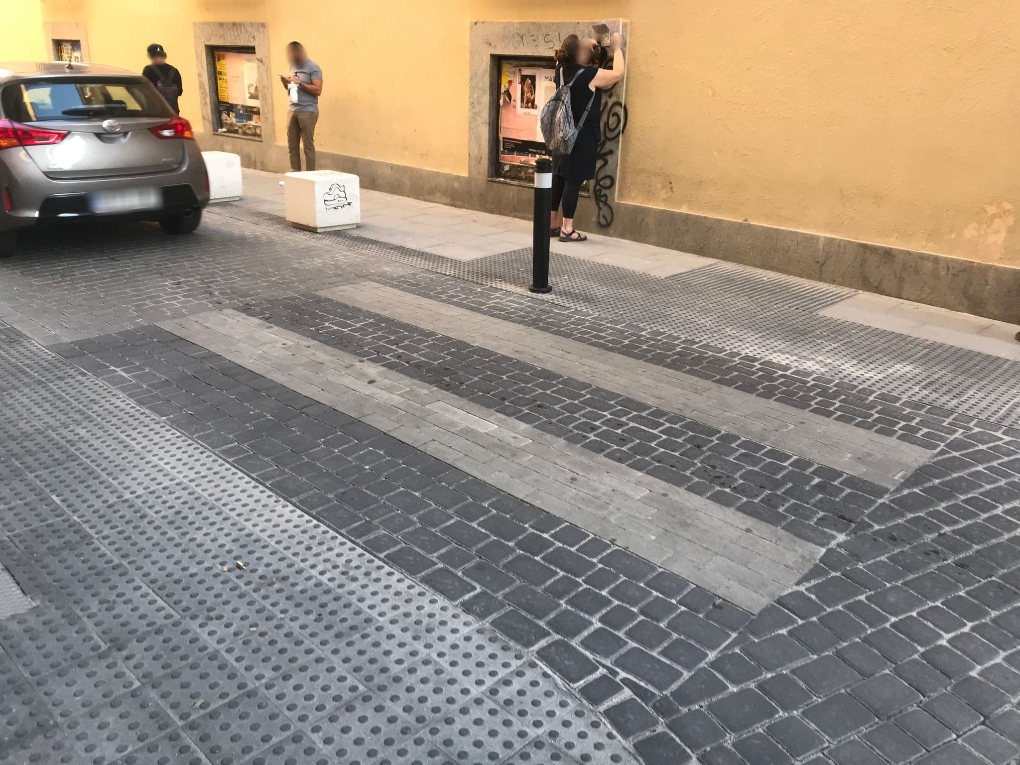 Street view near Hostal Jemasaca, Universidad — © walker99 (CC BY-SA · Mapillary)