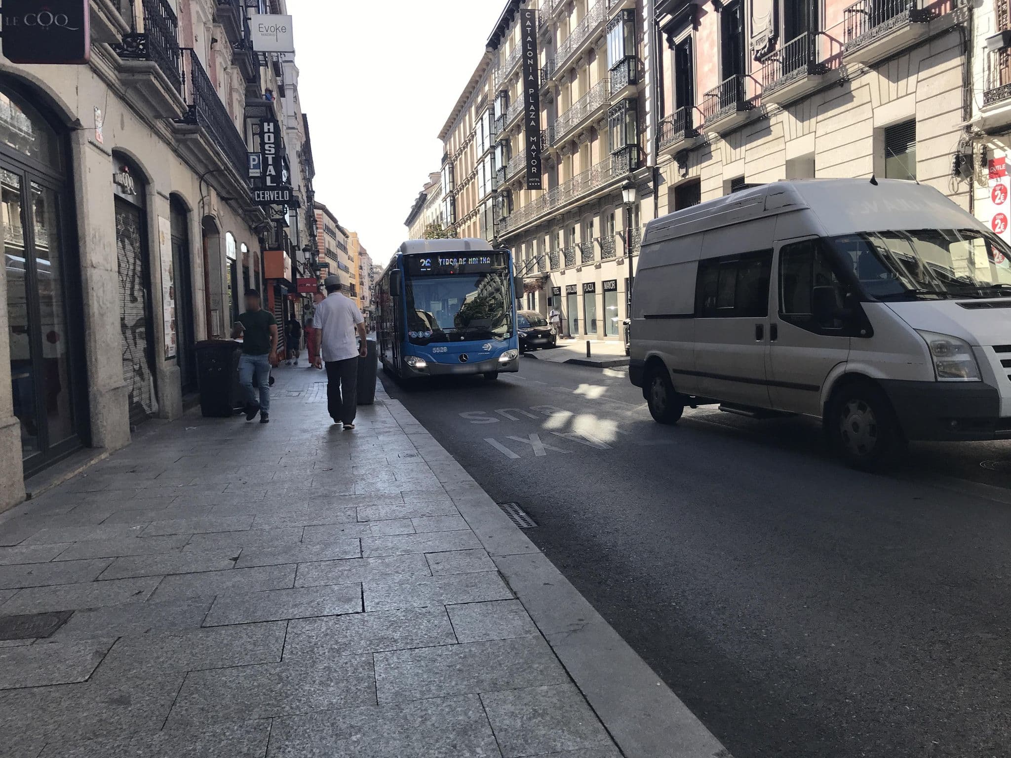 Street view near Hostal Castilla, Madrid — © miguel_andrade (CC BY-SA · Mapillary)