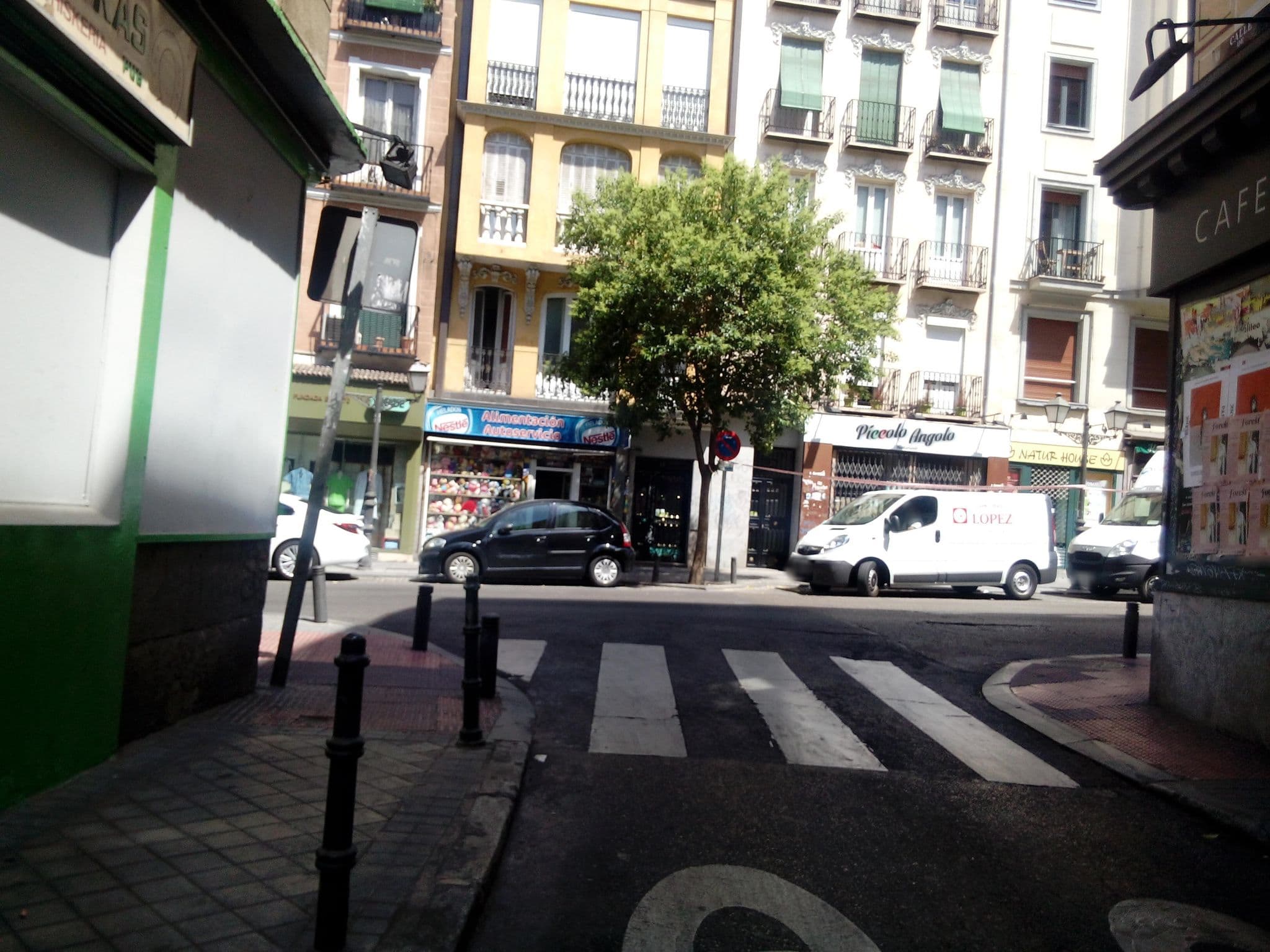 Street view near Village Apartments, Universidad — © johnarupire (CC BY-SA · Mapillary)