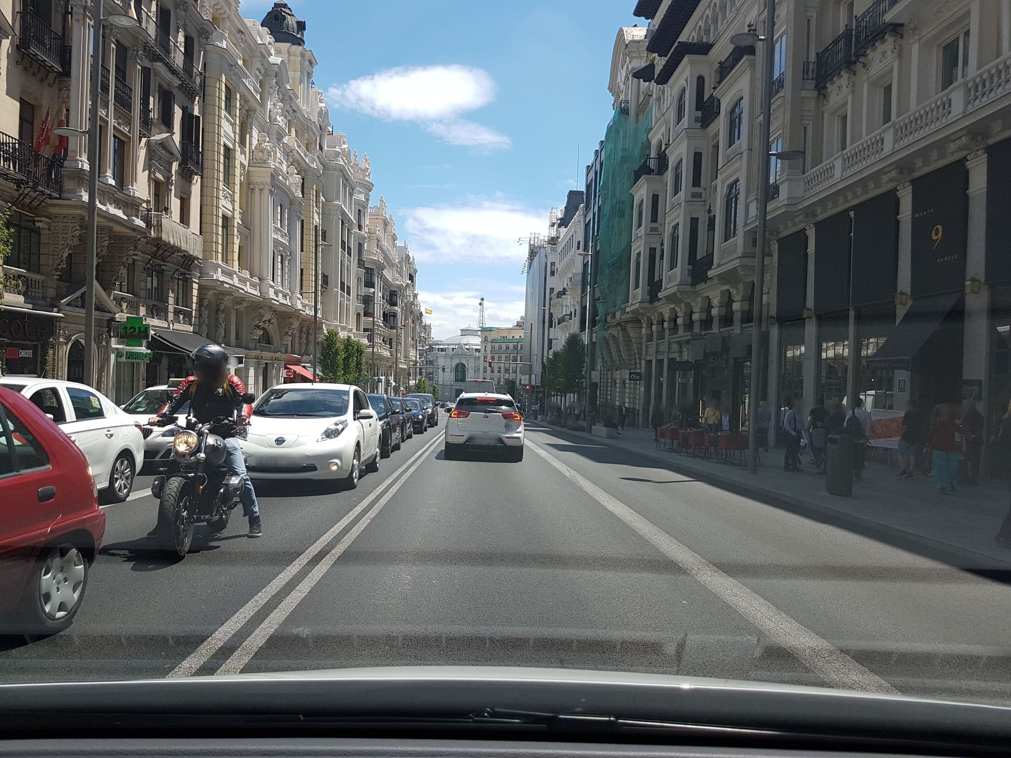 Street view near Hostal Delfina, Madrid Centro