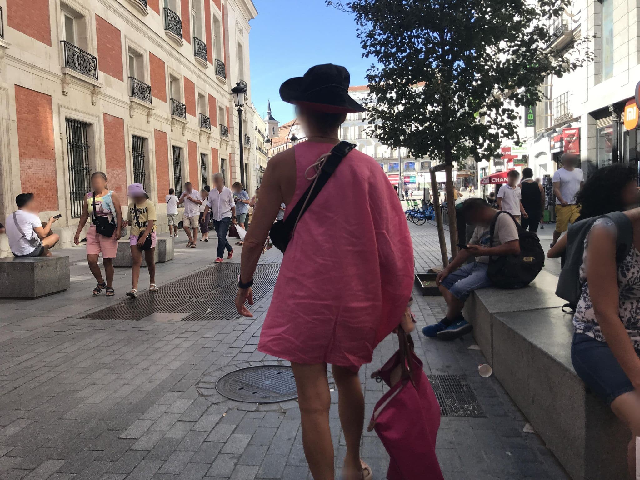 Street view near Hostal El Pilar, Madrid — © miguel_andrade (CC BY-SA · Mapillary)