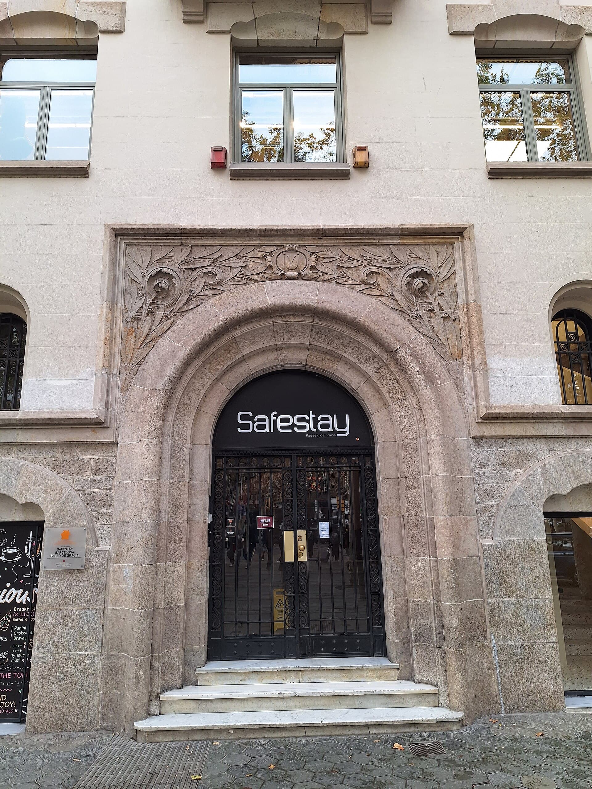 Safestay Passeig de Gracia Barcelona (via Wikimedia Commons, CC BY-SA 3.0)