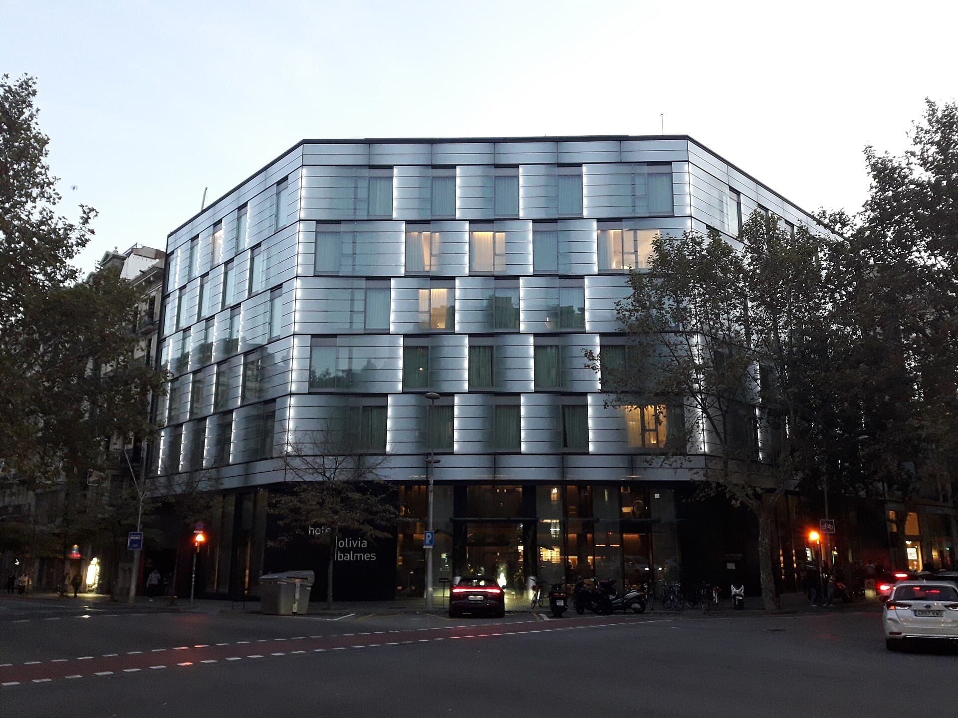 Olivia Balmes Hotel (via Wikimedia Commons, CC BY-SA 3.0)