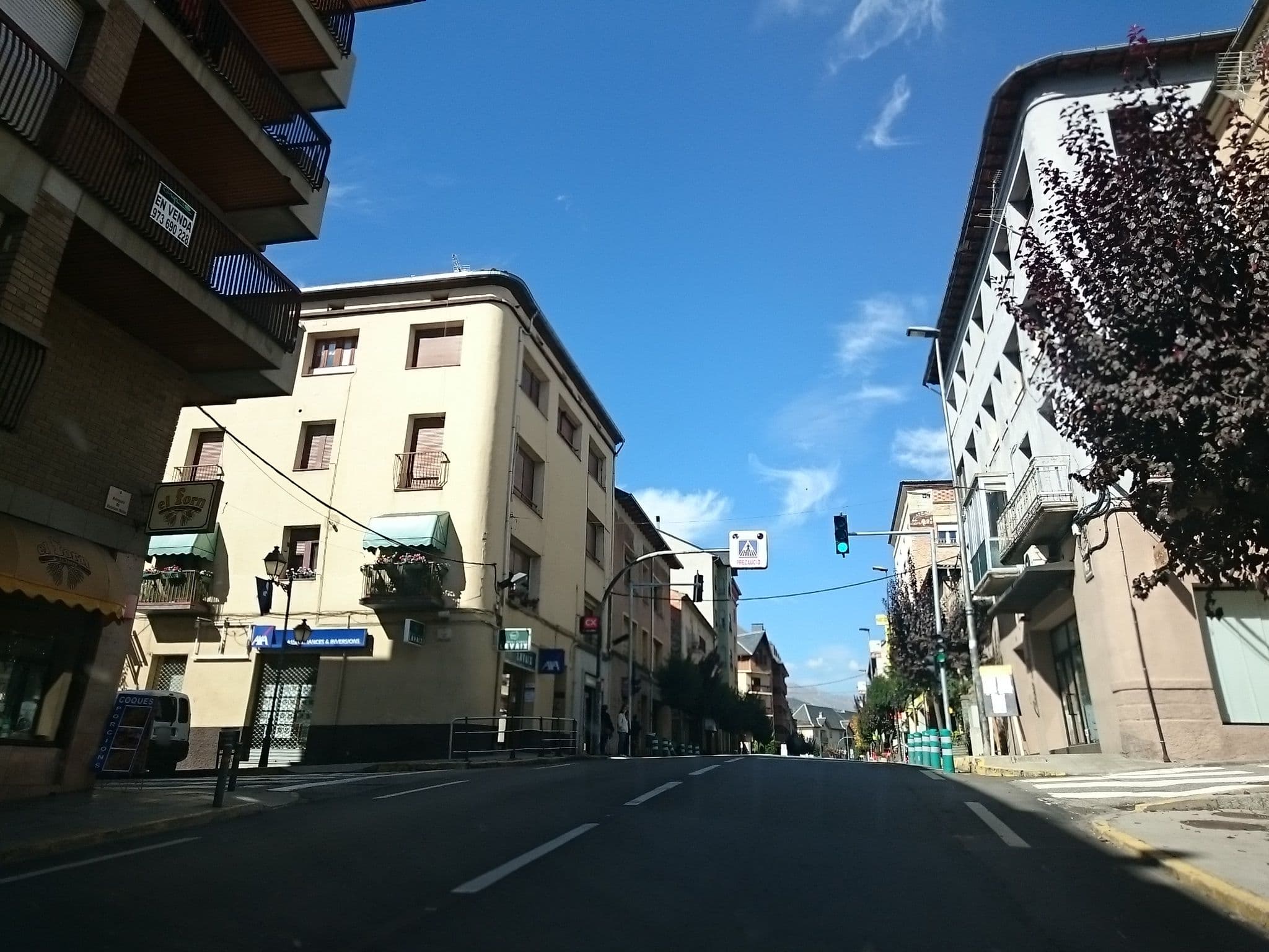 Street view near Habitacions Carrera, el Pont de Suert — © yopaseopor (CC BY-SA · Mapillary)