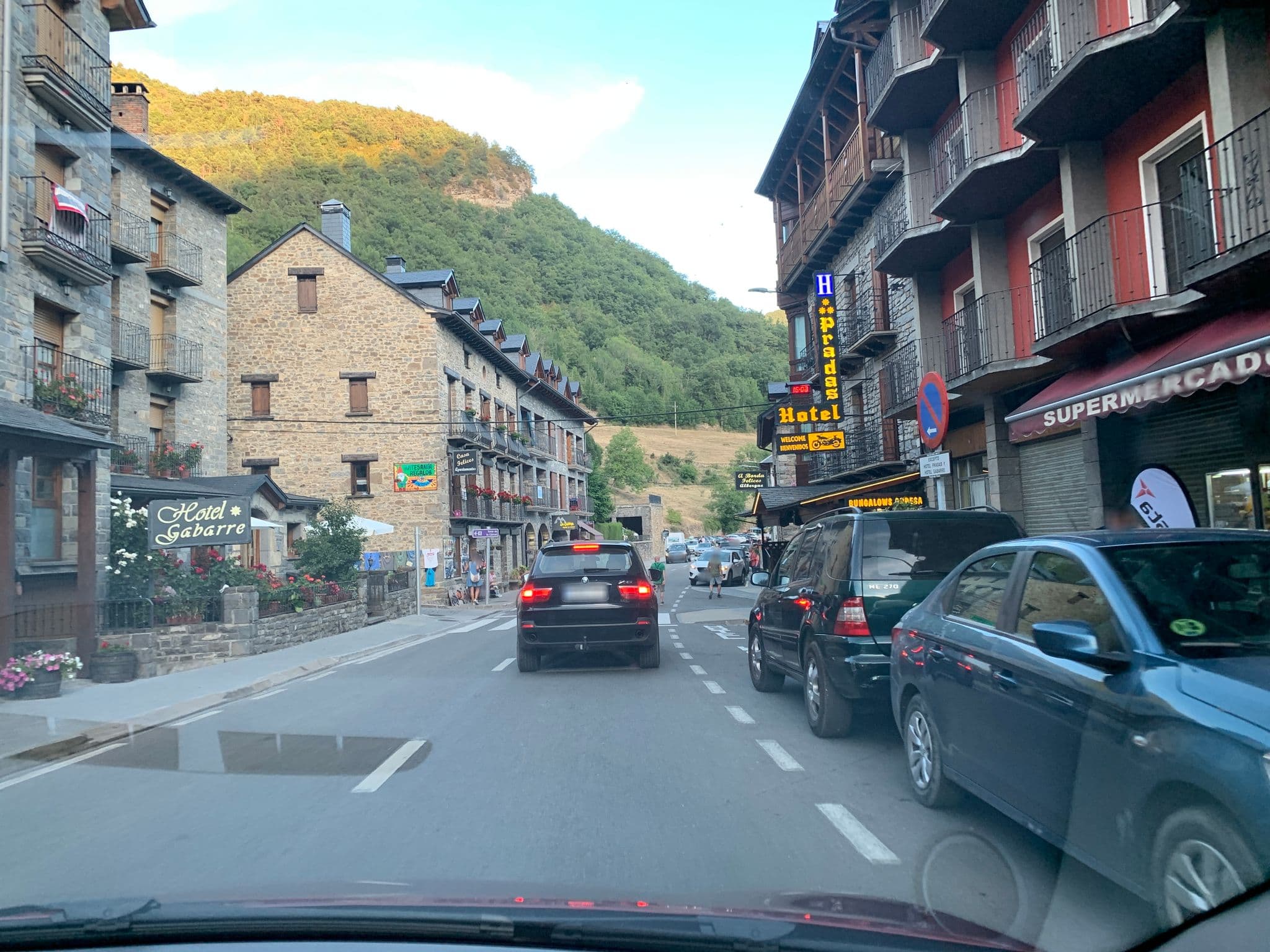 Street view near Hotel Gabarre, Sabiñánigo — © robot8a (CC BY-SA · Mapillary)
