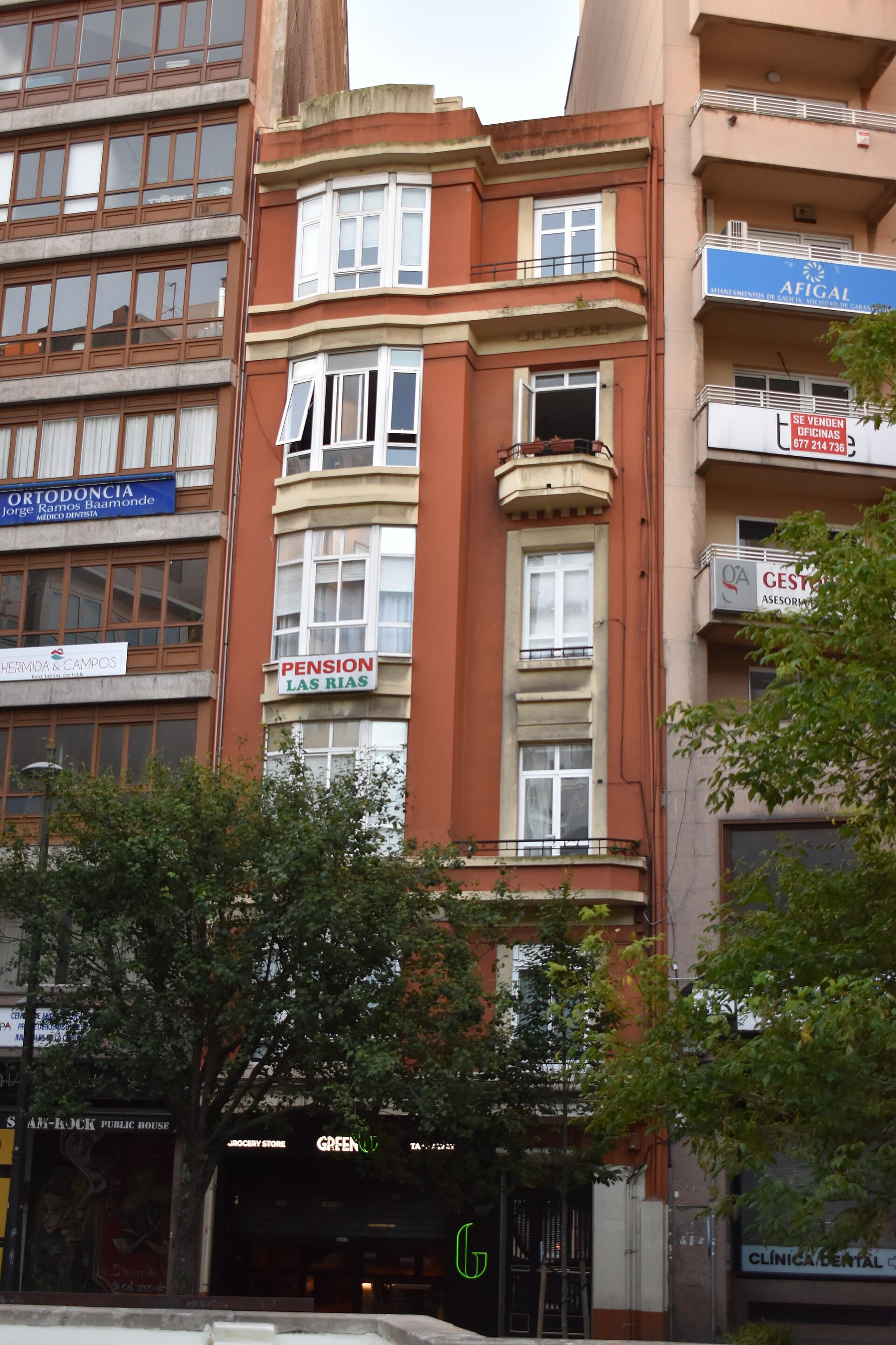 Pensión Las Rías (via Wikimedia Commons, CC BY-SA 4.0)