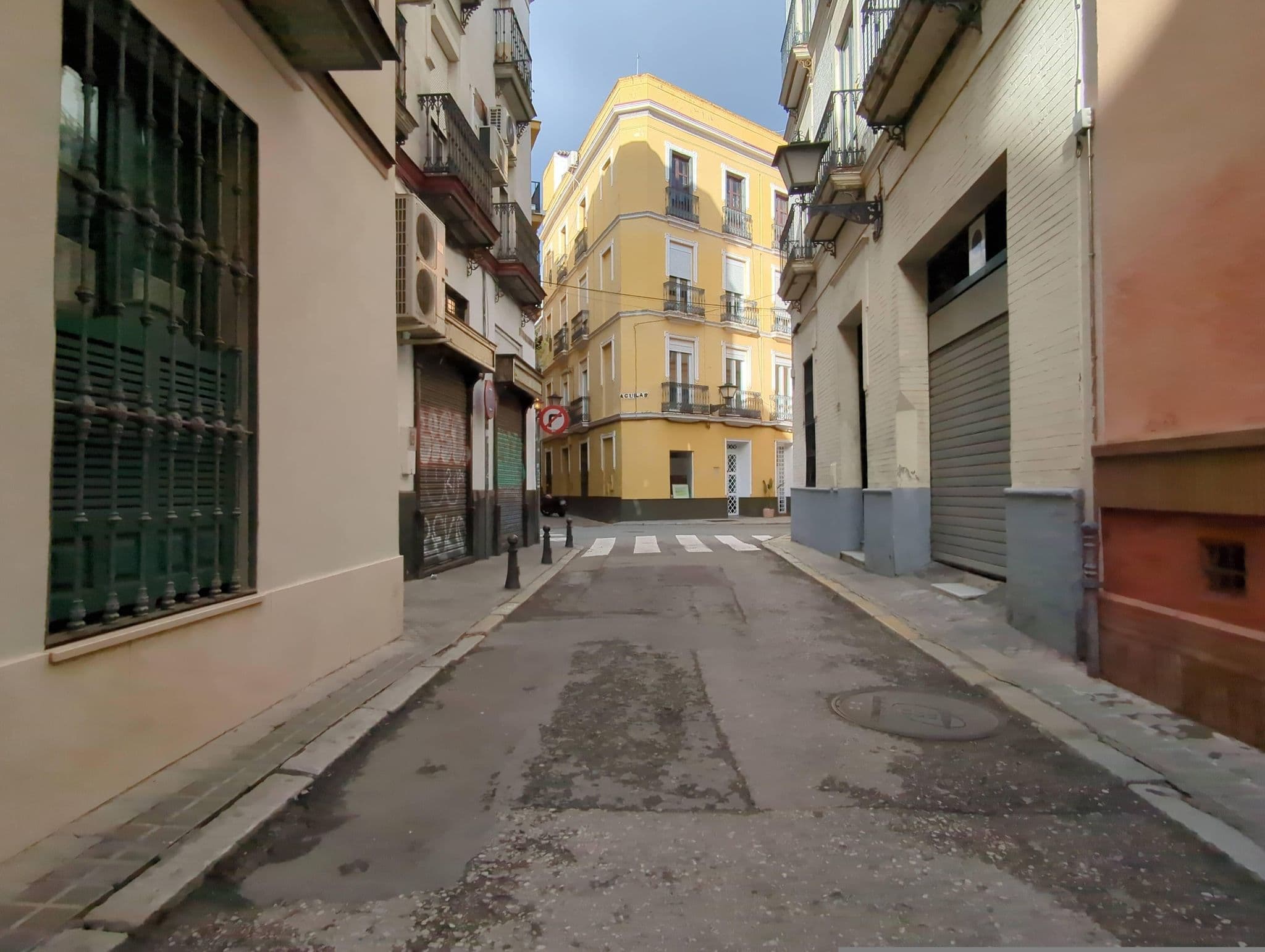 Street view near Aguilas5 SevillaSuites, Sevilla — © miguel_andrade (CC BY-SA · Mapillary)