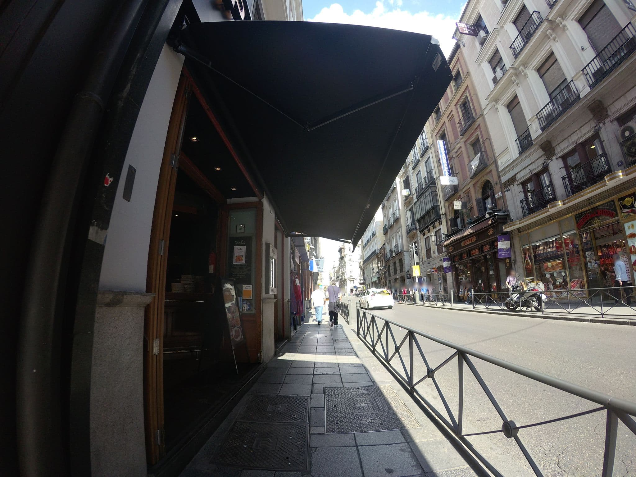 Street view near Hostal Guerra, Madrid — © angoca (CC BY-SA · Mapillary)