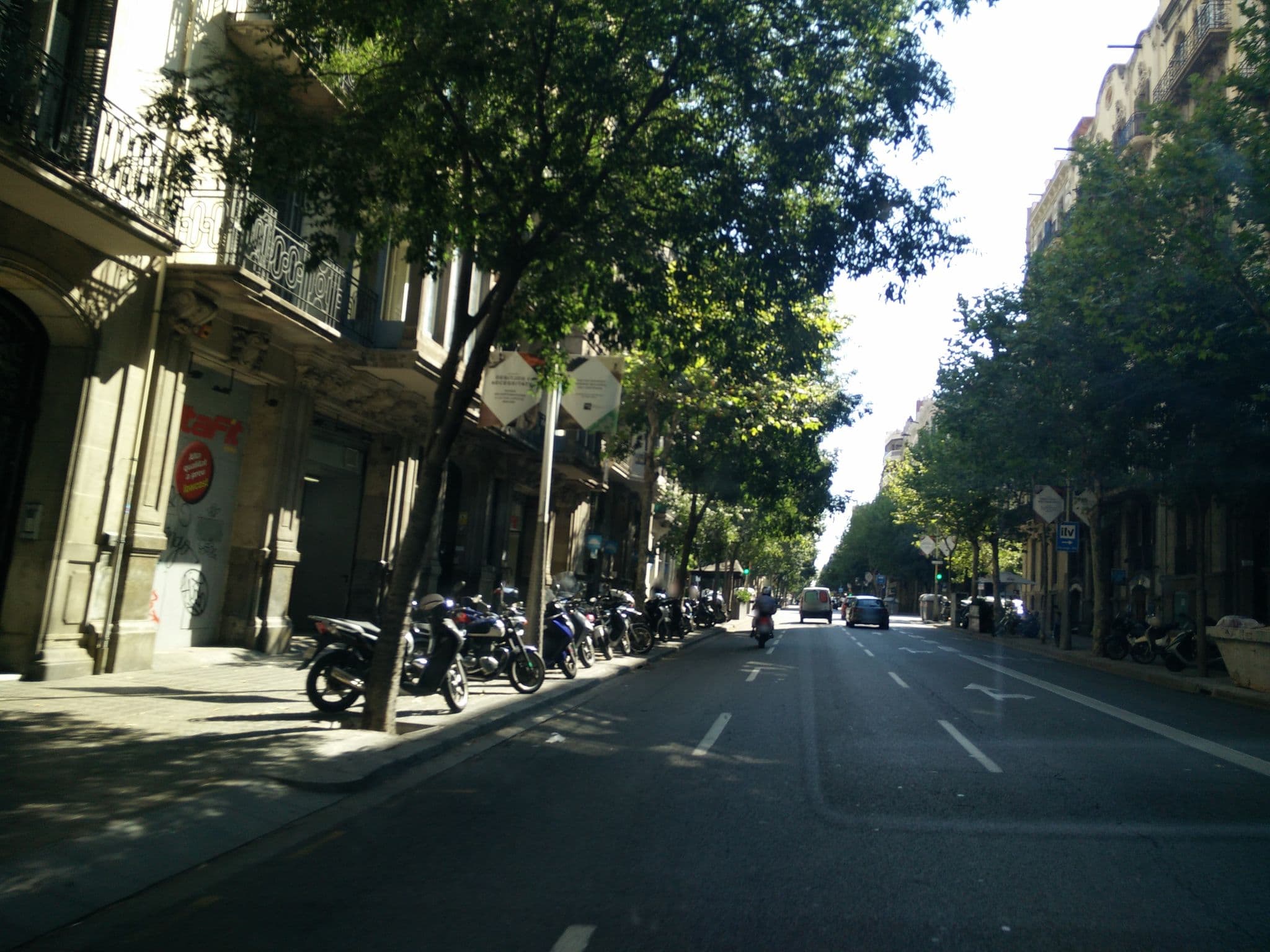 Street view near Hostal Felipe II, Dreta de l'Eixample — © ccossio (CC BY-SA · Mapillary)