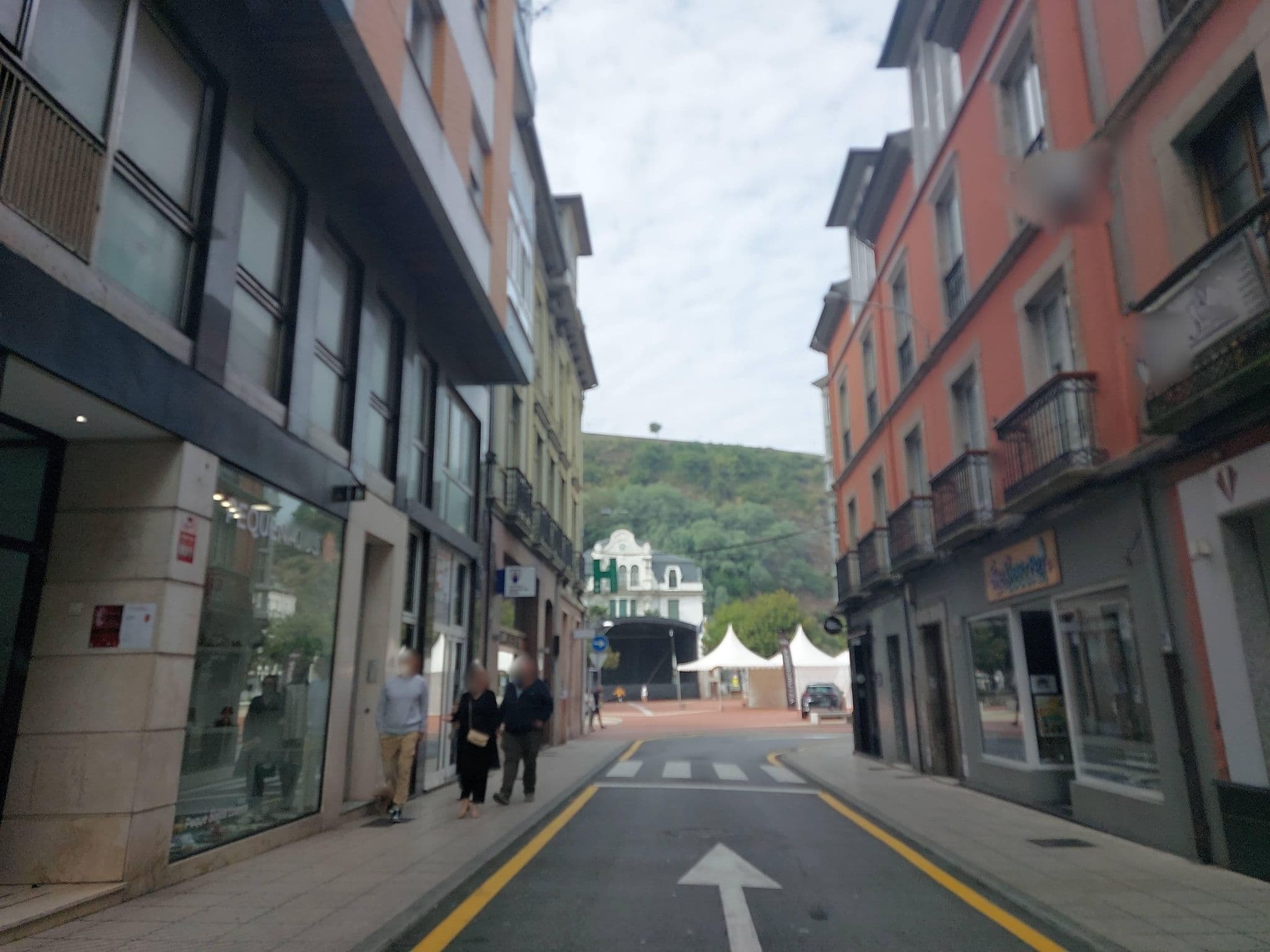 Street view near Oviedo, Navia — © 5rmft (CC BY-SA · Mapillary)
