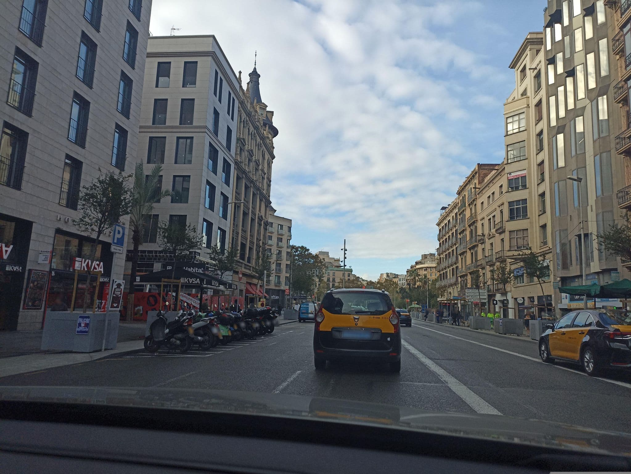 Street view near Sleep Green, Eixample — © toniserra (CC BY-SA · Mapillary)