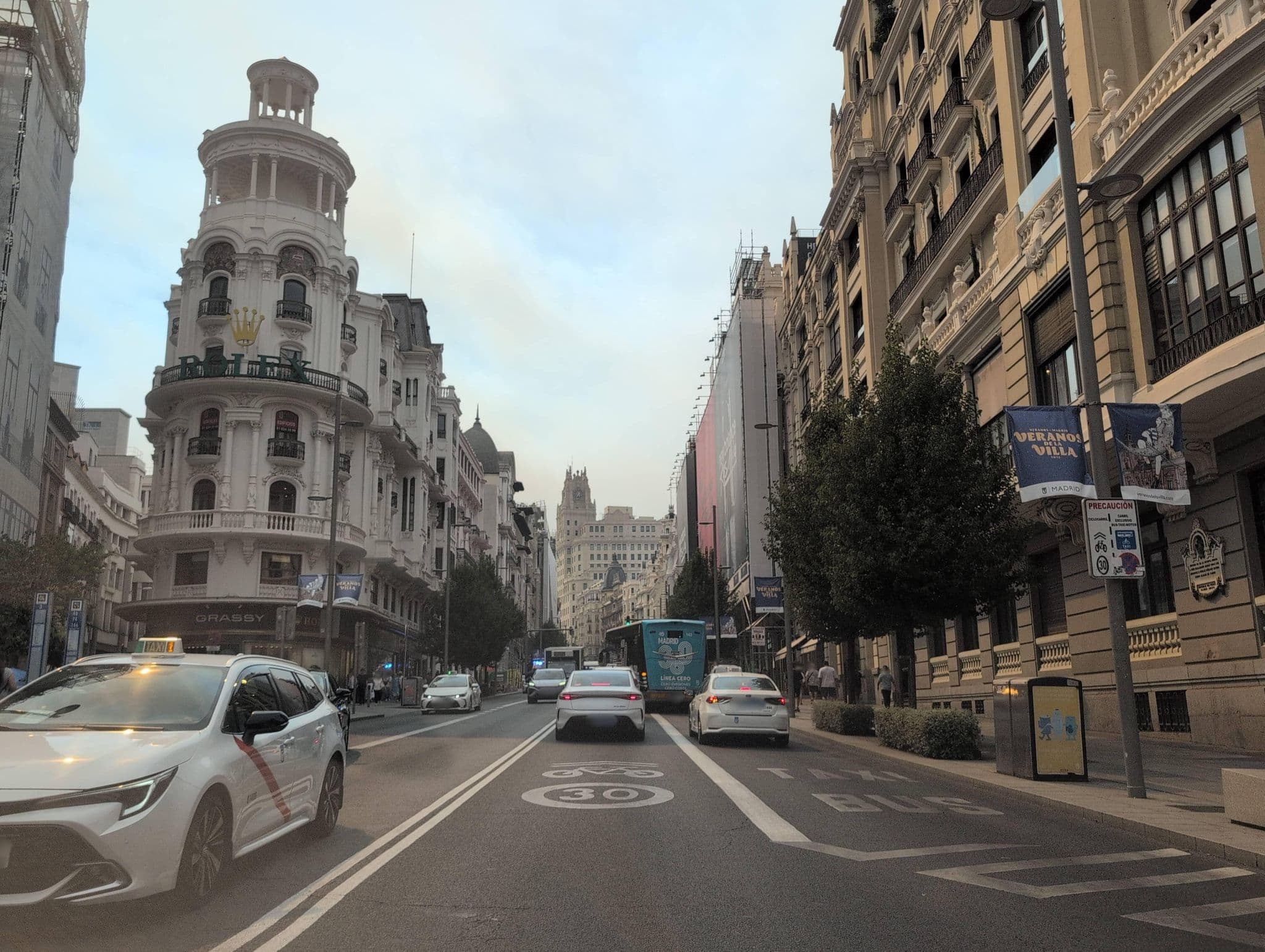 Street view near The Principal Madrid, Las Cortes — © Albergarri788 (CC BY-SA · Mapillary)