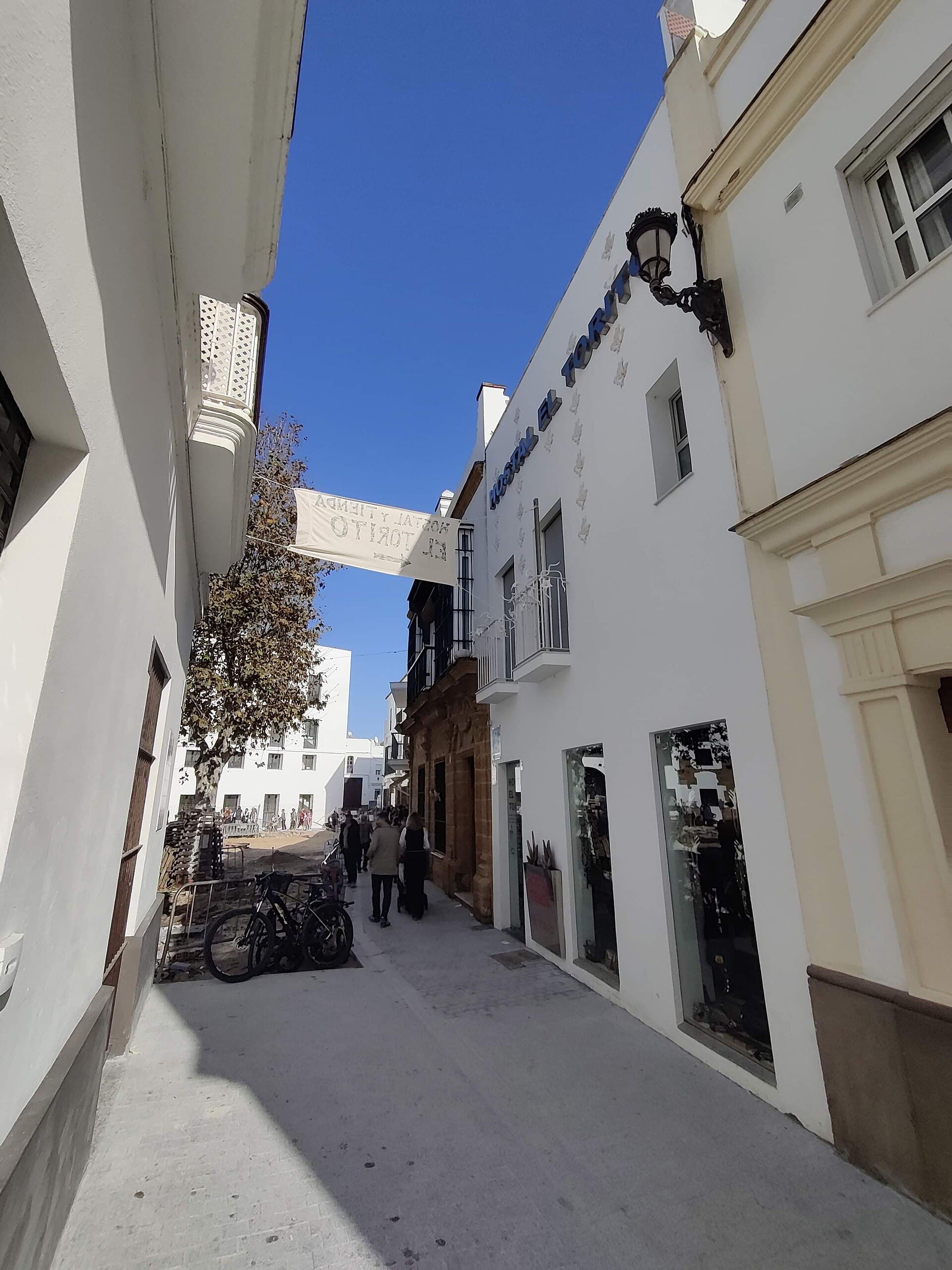 Hostal El Torito (via Wikimedia Commons, CC BY-SA 4.0)