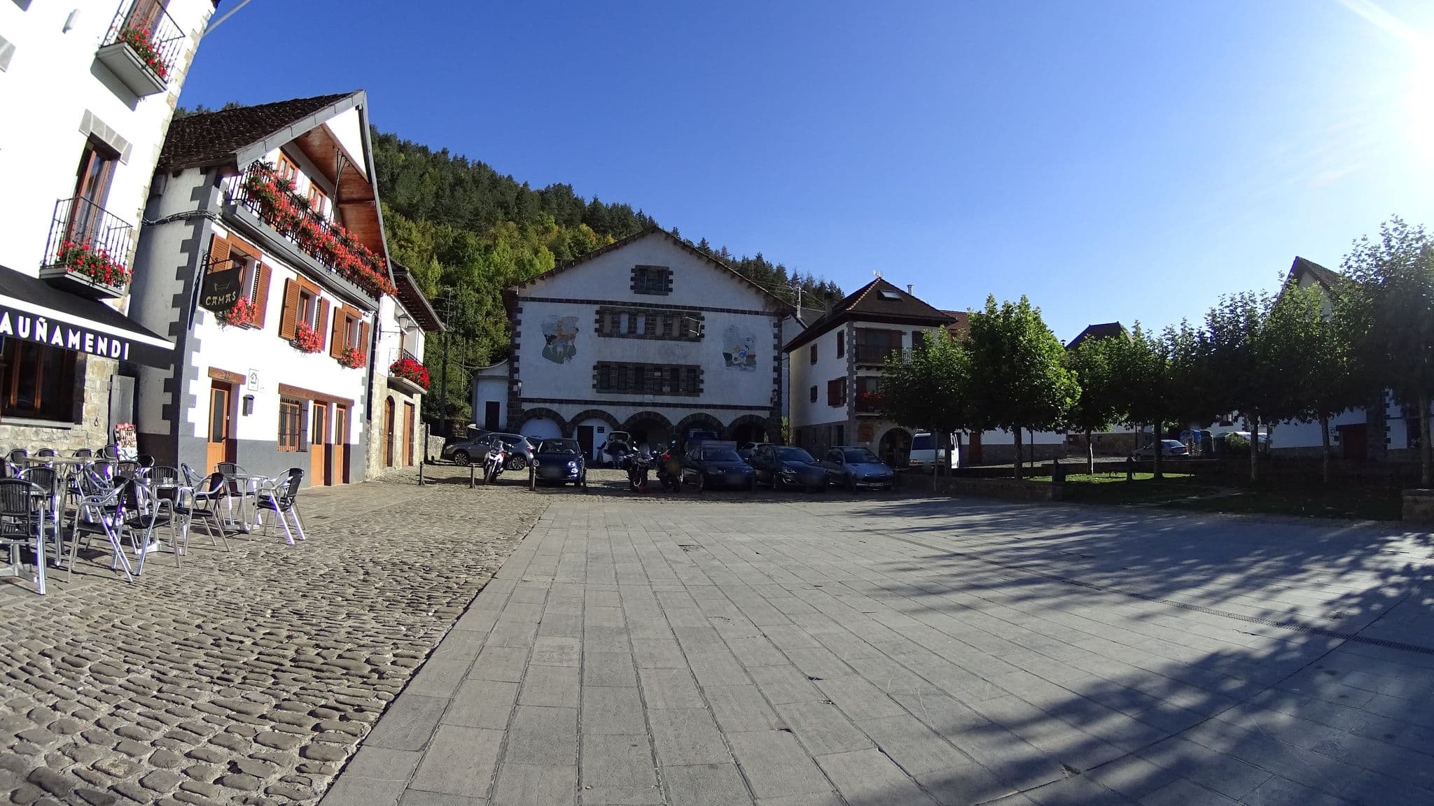 Street view near Hotel Rural Auñamendi, Aoiz — © robertogeb (CC BY-SA · Mapillary)