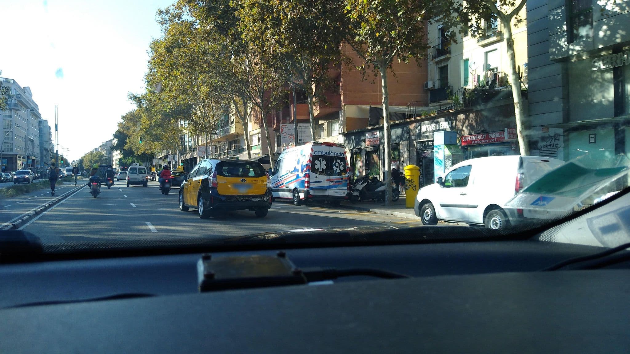 Street view near Serhs del port, Ciutat Vella — © rhum (CC BY-SA · Mapillary)