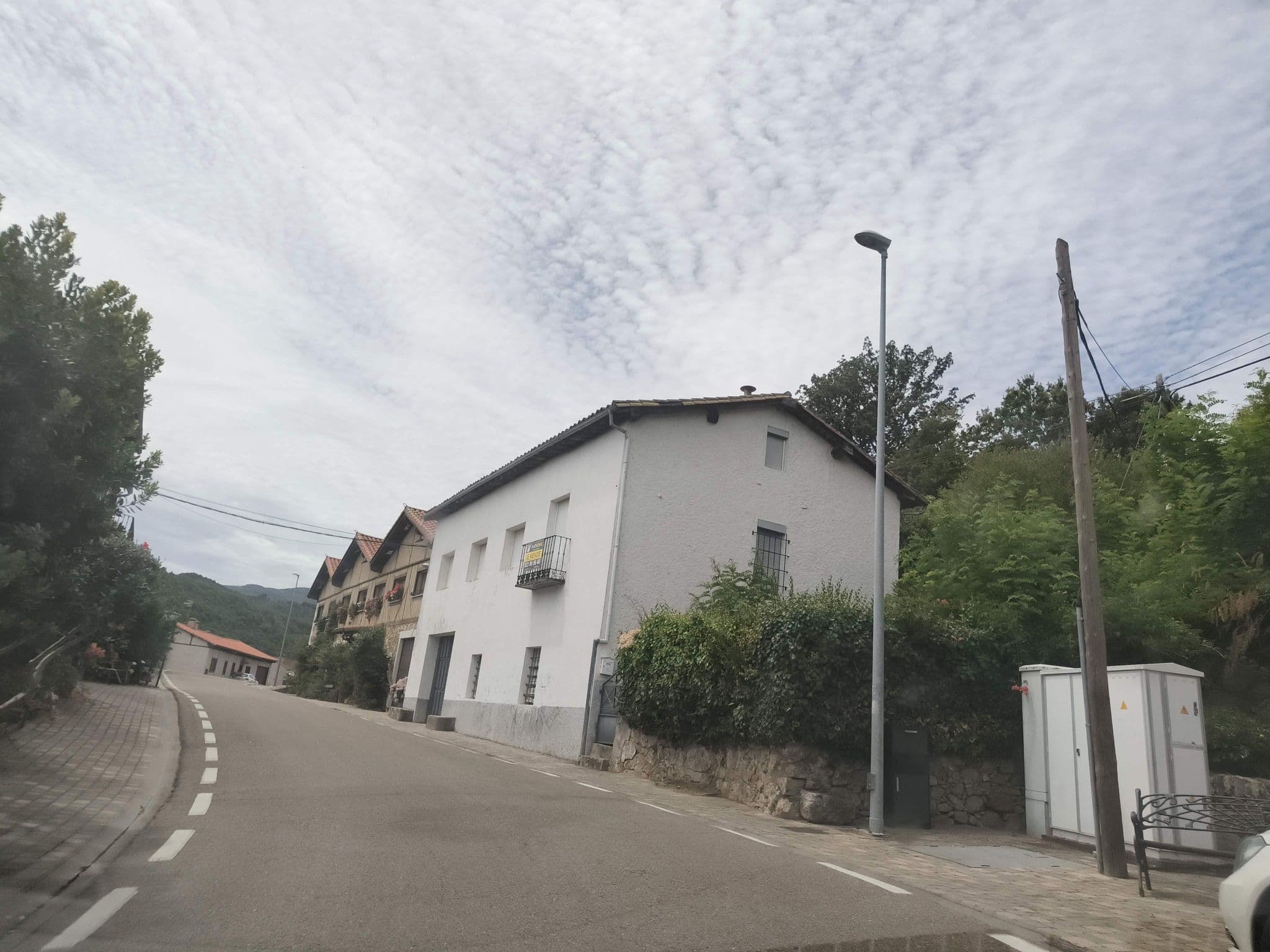 Street view near Apartamentos rurales Casa del Herrero, La Alberca — © sanchi (CC BY-SA · Mapillary)