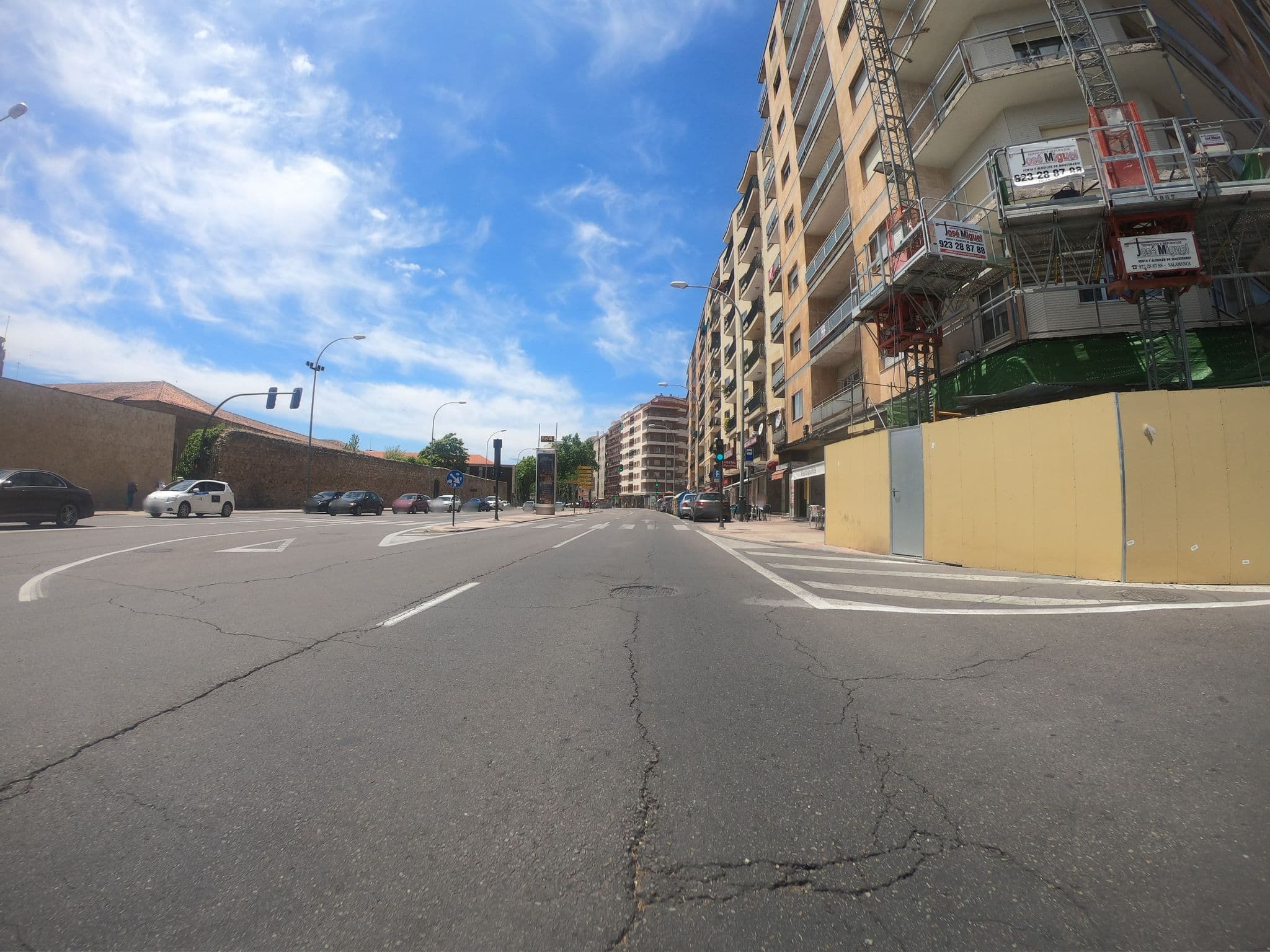 Street view near Hostal Barcelona, Santa Marta de Tormes — © sanchi (CC BY-SA · Mapillary)