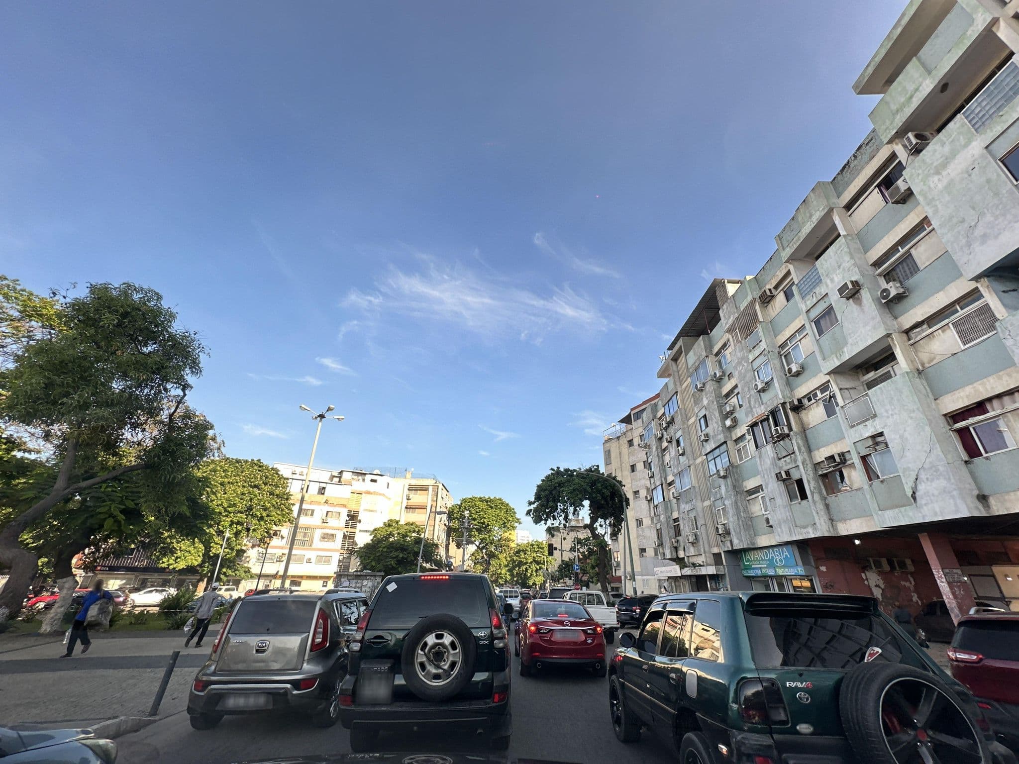 Street view near Loanda Hotel, Ingombota — © viatorsuperum (CC BY-SA · Mapillary)