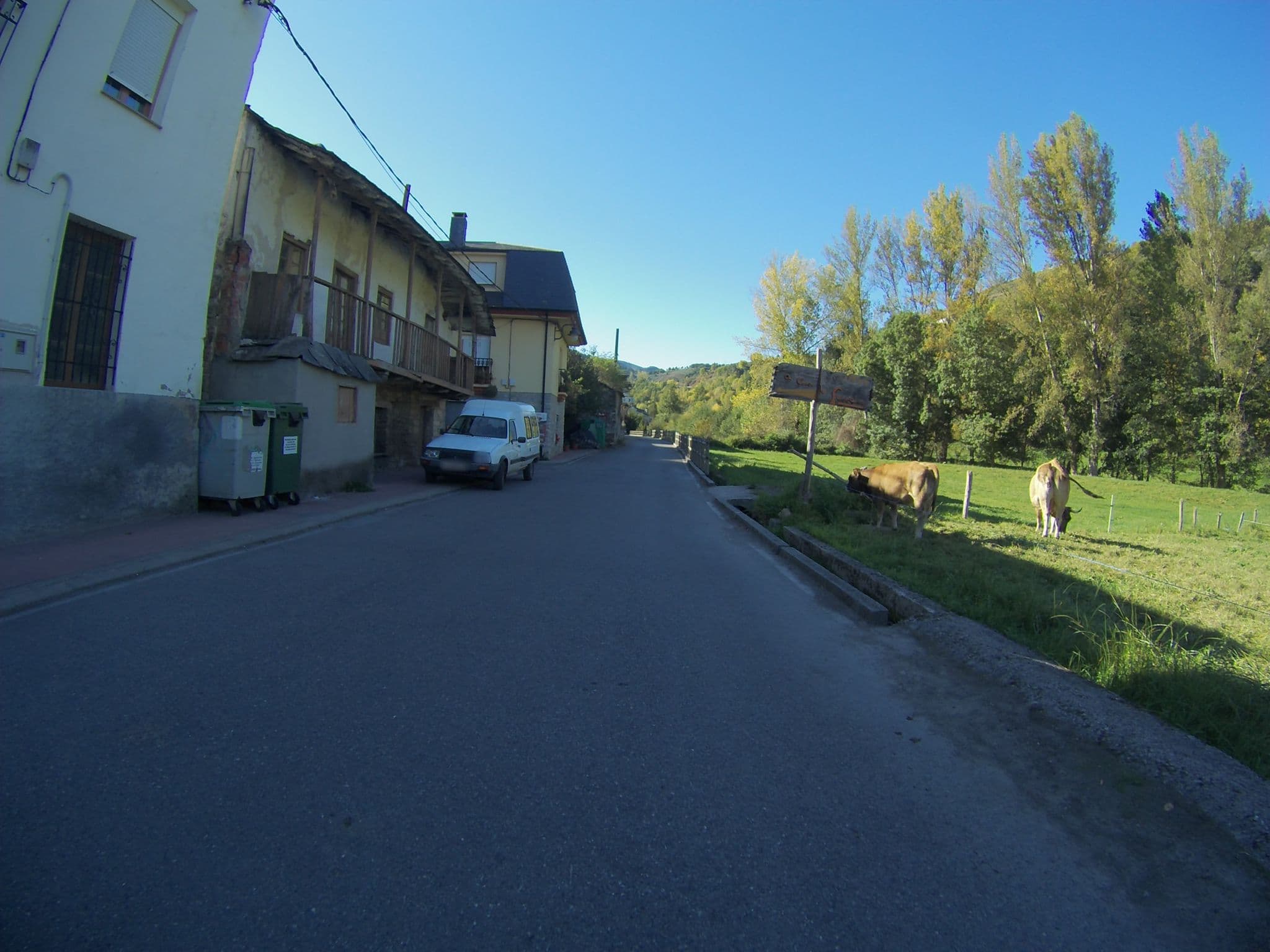 Street view near A Casa do Ferreiro, Villafranca del Bierzo — © camperxr (CC BY-SA · Mapillary)