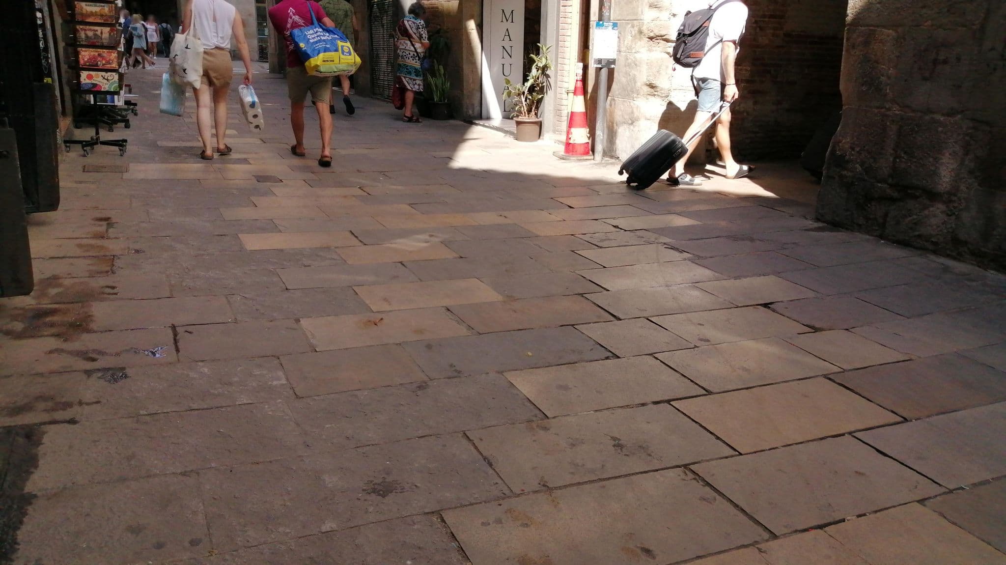 Street view near Equity Point Gothic, Sant Pere, Santa Caterina i La Ribera — © alememex (CC BY-SA · Mapillary)