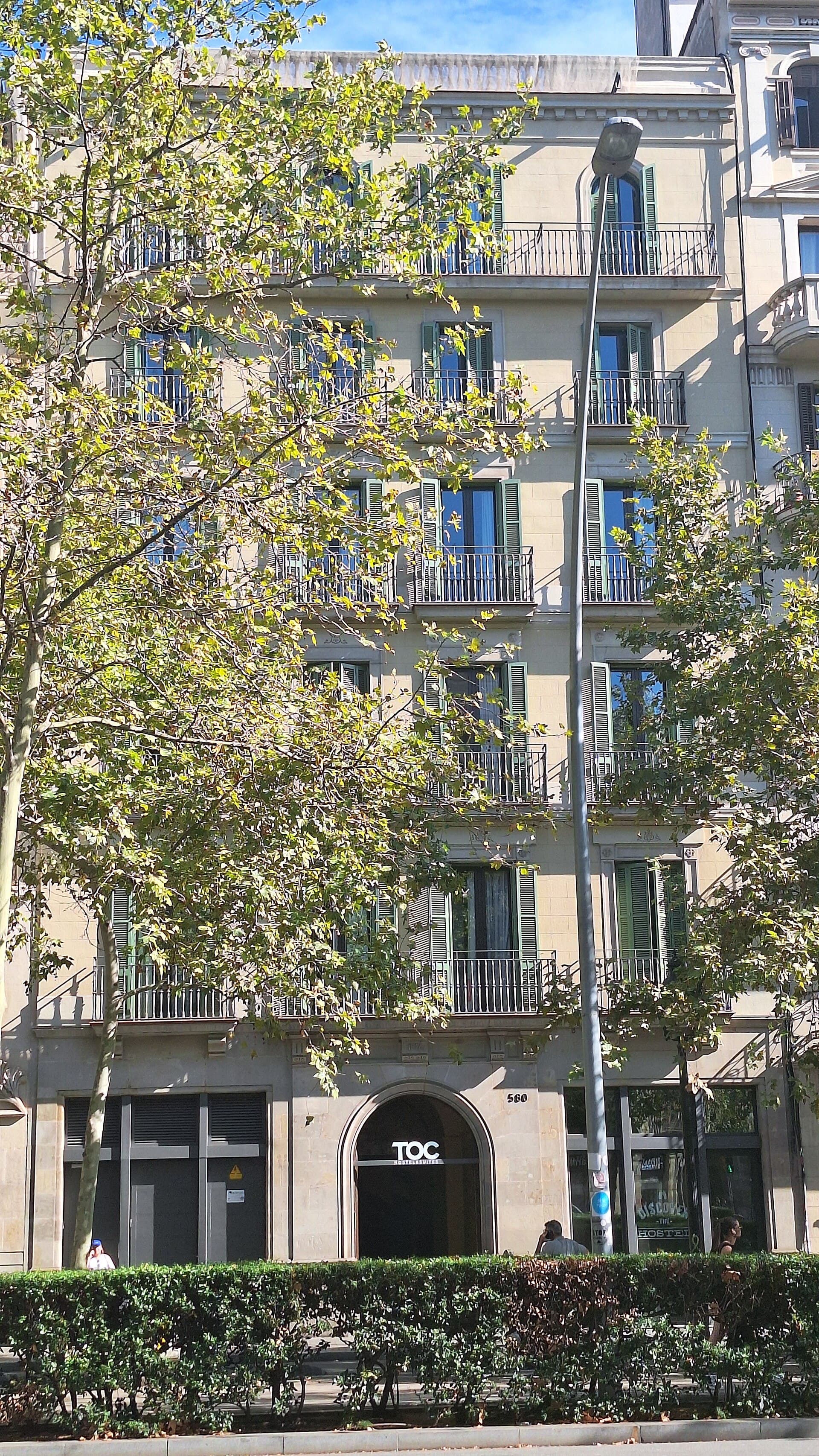 TOC Hostel Barcelona (via Wikimedia Commons, CC BY-SA 3.0)