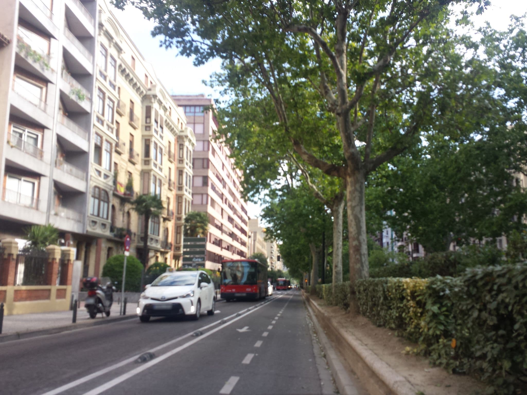 Street view near Colegio Mayor La Anunciata, Zaragoza — © robot8a (CC BY-SA · Mapillary)