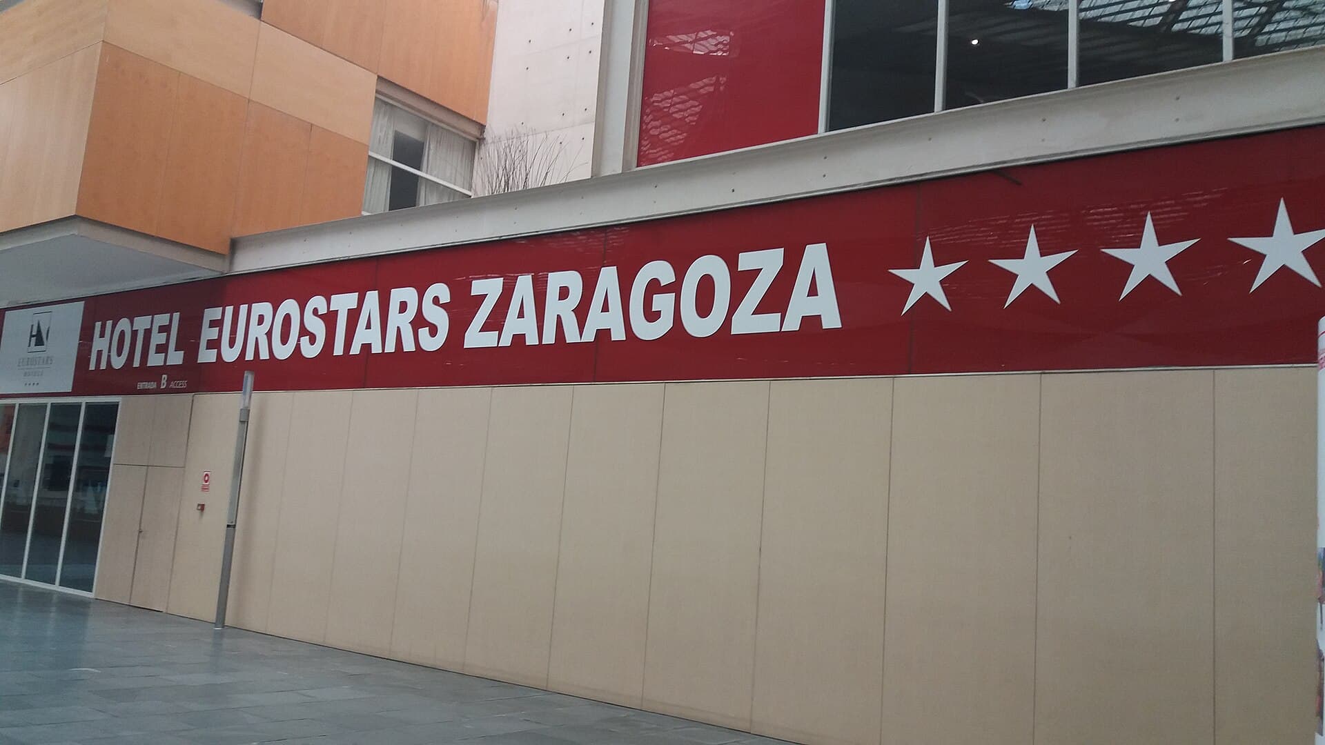 Eurostars Zaragoza (via Wikimedia Commons, CC BY-SA 4.0)