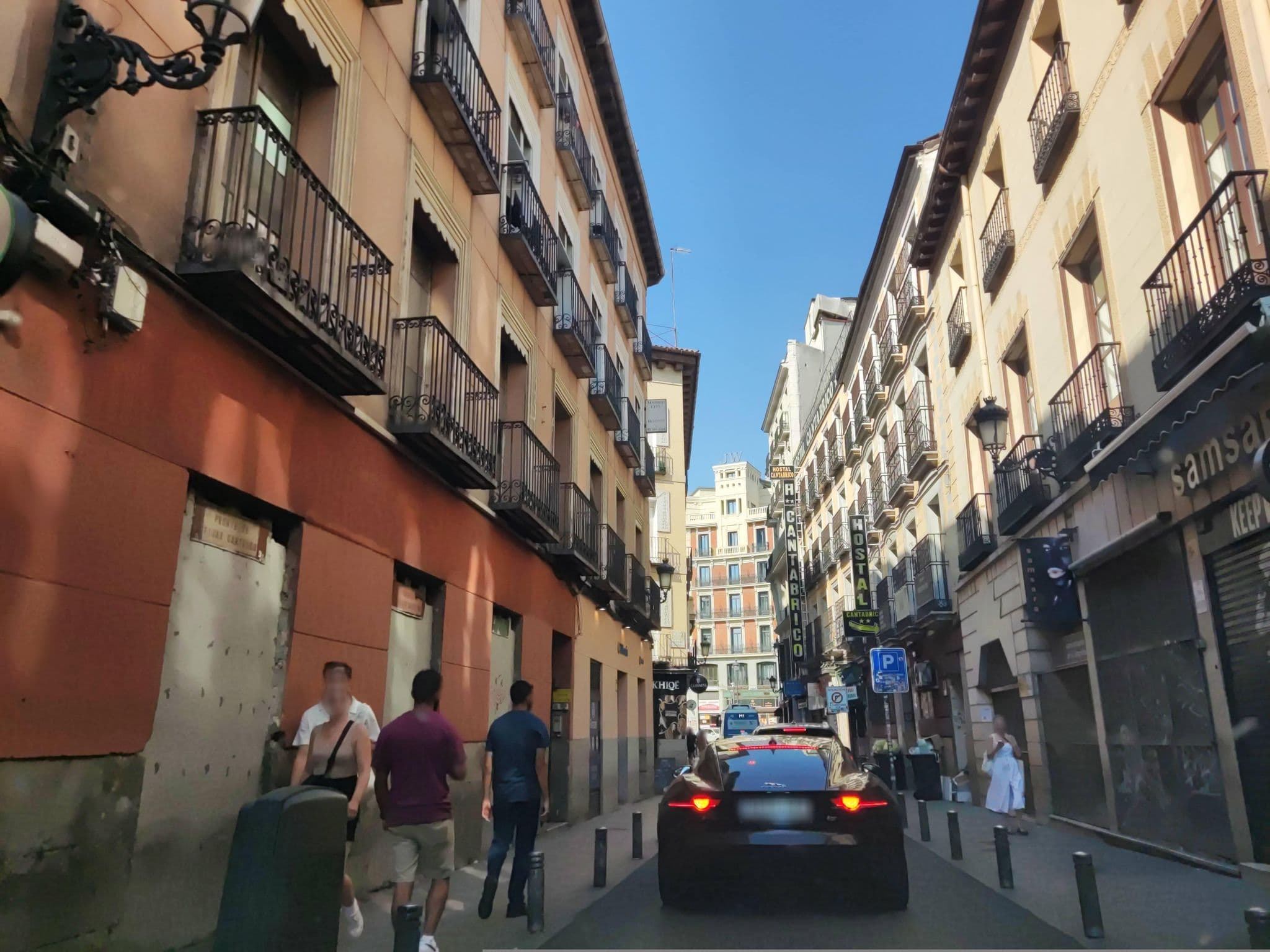Street view near Madrisol, Madrid — © polkillas (CC BY-SA · Mapillary)