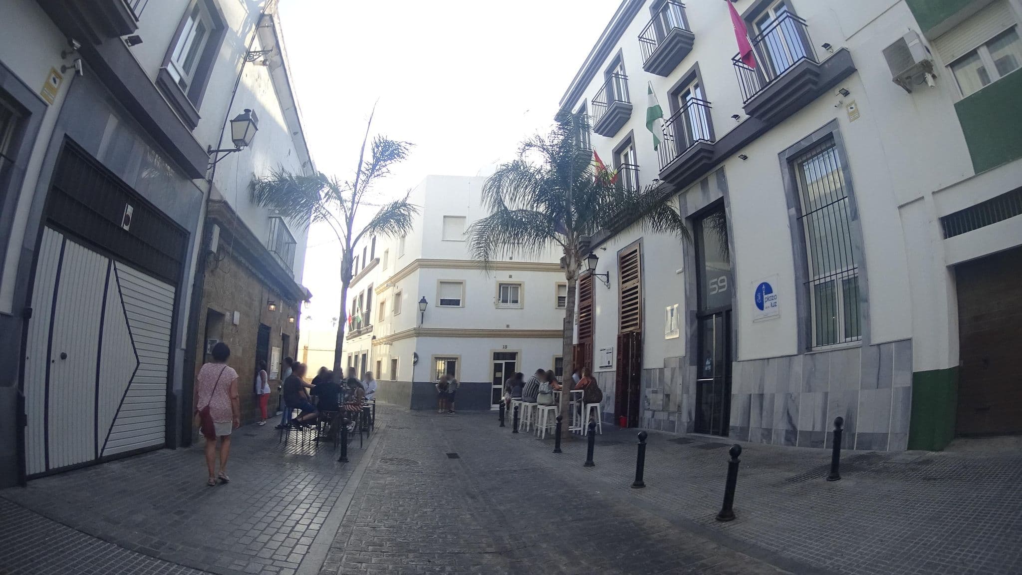 Street view near Plaza de la Luz, Cadiz — © robertogeb (CC BY-SA · Mapillary)