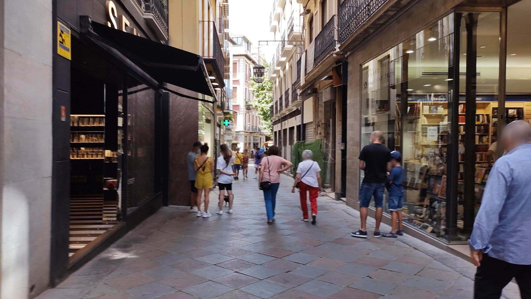 Street view near Khü Hotel, Granada