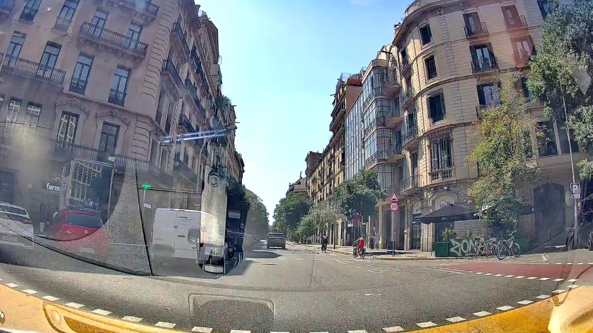 Street view near Barcelona Central Garden, Dreta de l'Eixample — © m_esp_32 (CC BY-SA · Mapillary)