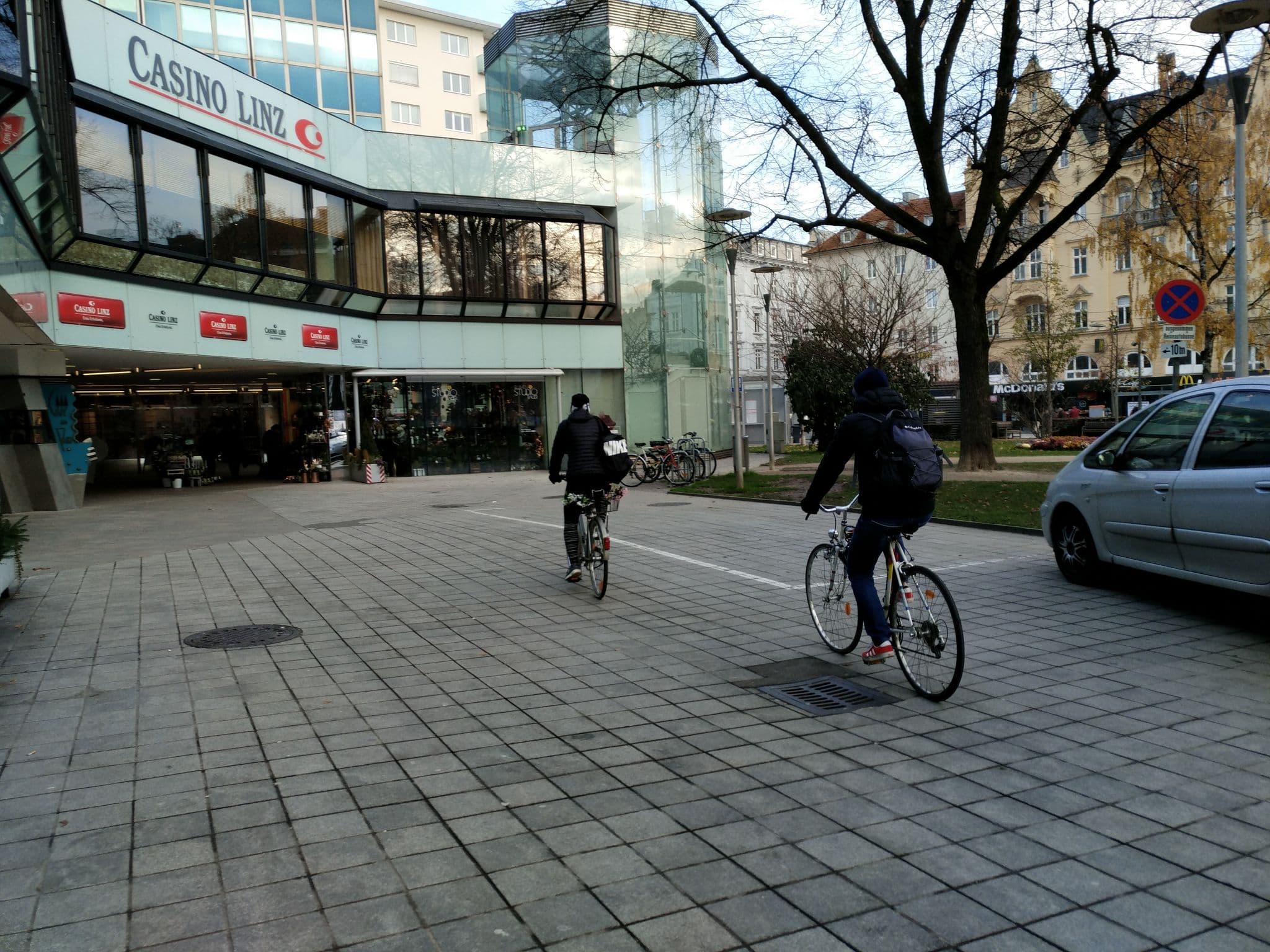 Street view near Hotel Schillerpark Linz, Linz — © aceini (CC BY-SA · Mapillary)