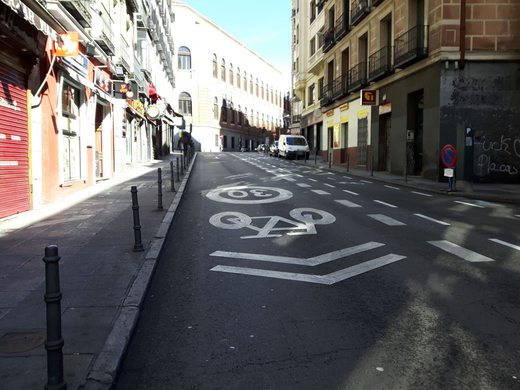 Street view near Forever Young Apartments, Universidad — © wusel007 (CC BY-SA · Mapillary)