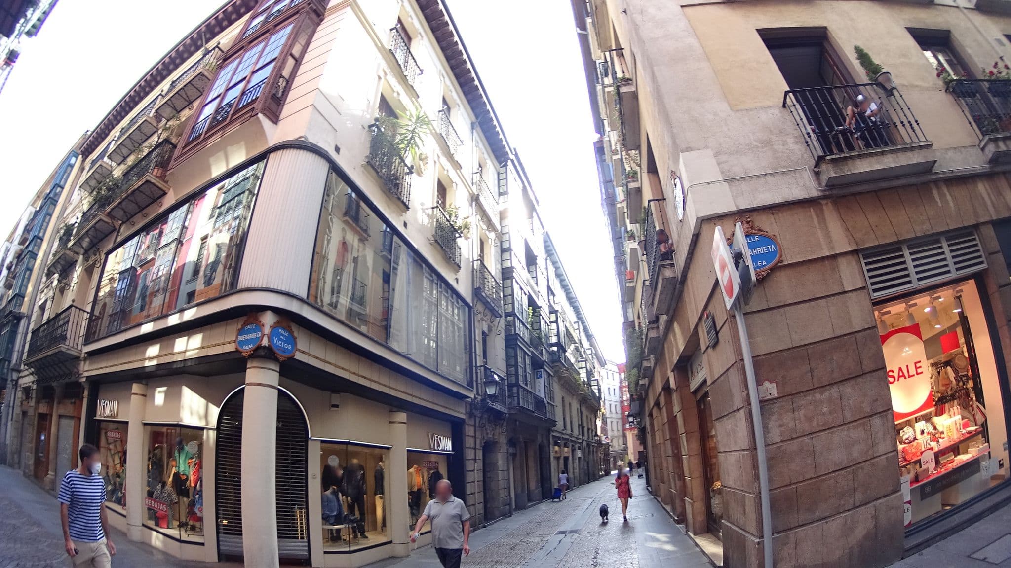 Street view near Bilborooms, Bilbao — © robertogeb (CC BY-SA · Mapillary)