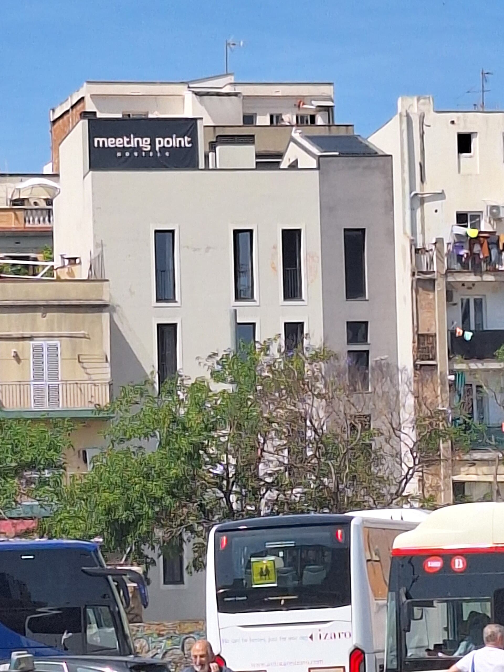 Meeting Point Hostels (via Wikimedia Commons, CC BY-SA 3.0)