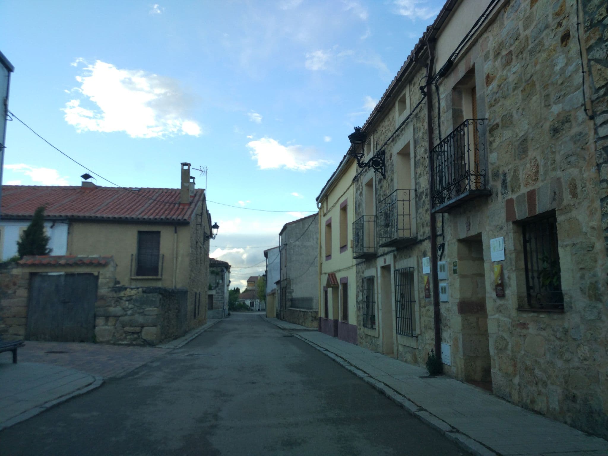Street view near Casa rural La Alegría de la Alcarria, Sigüenza — © polkillas (CC BY-SA · Mapillary)
