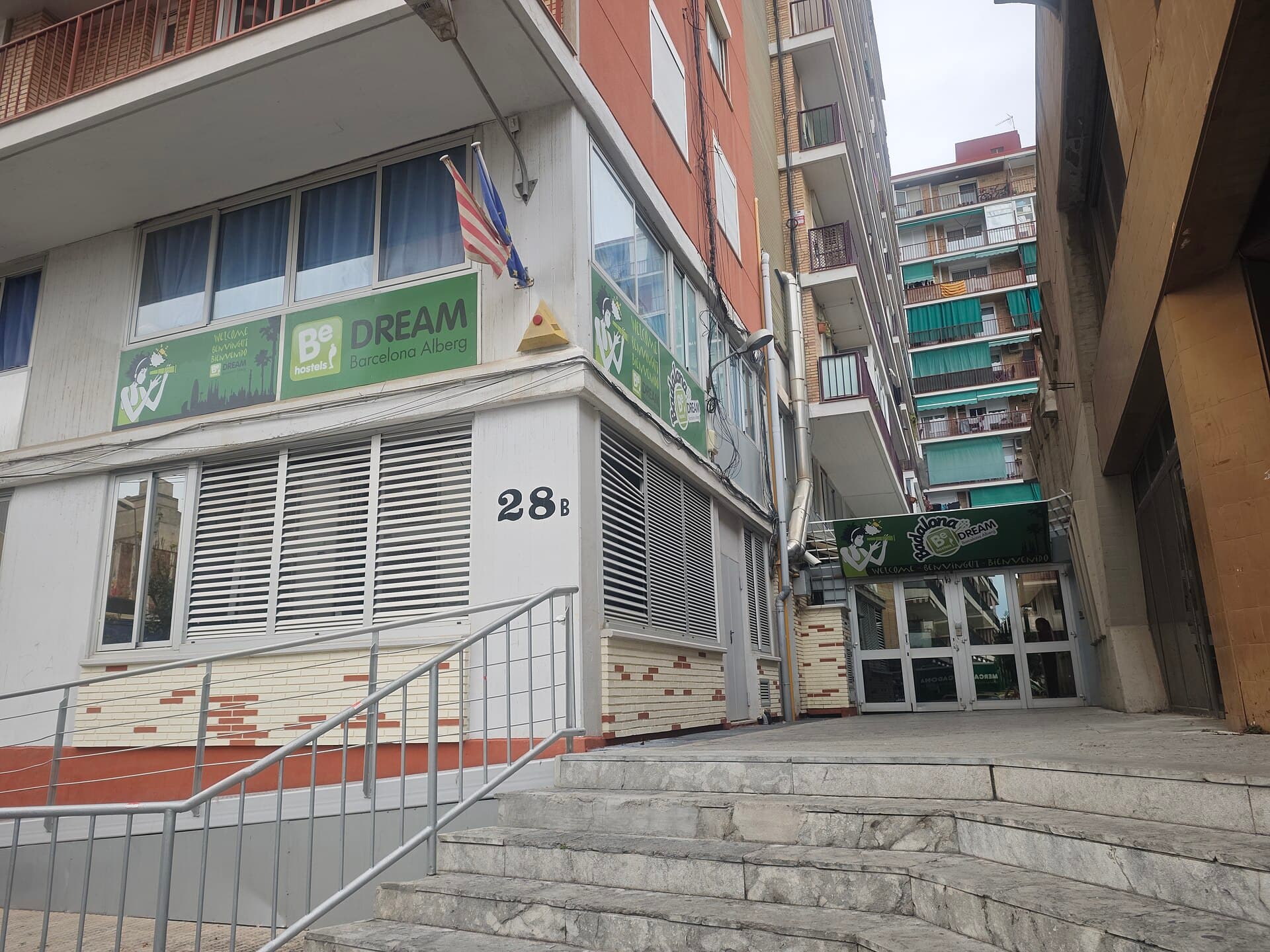 Be Dream Hostel Barcelona (via Wikimedia Commons, CC BY-SA 4.0)