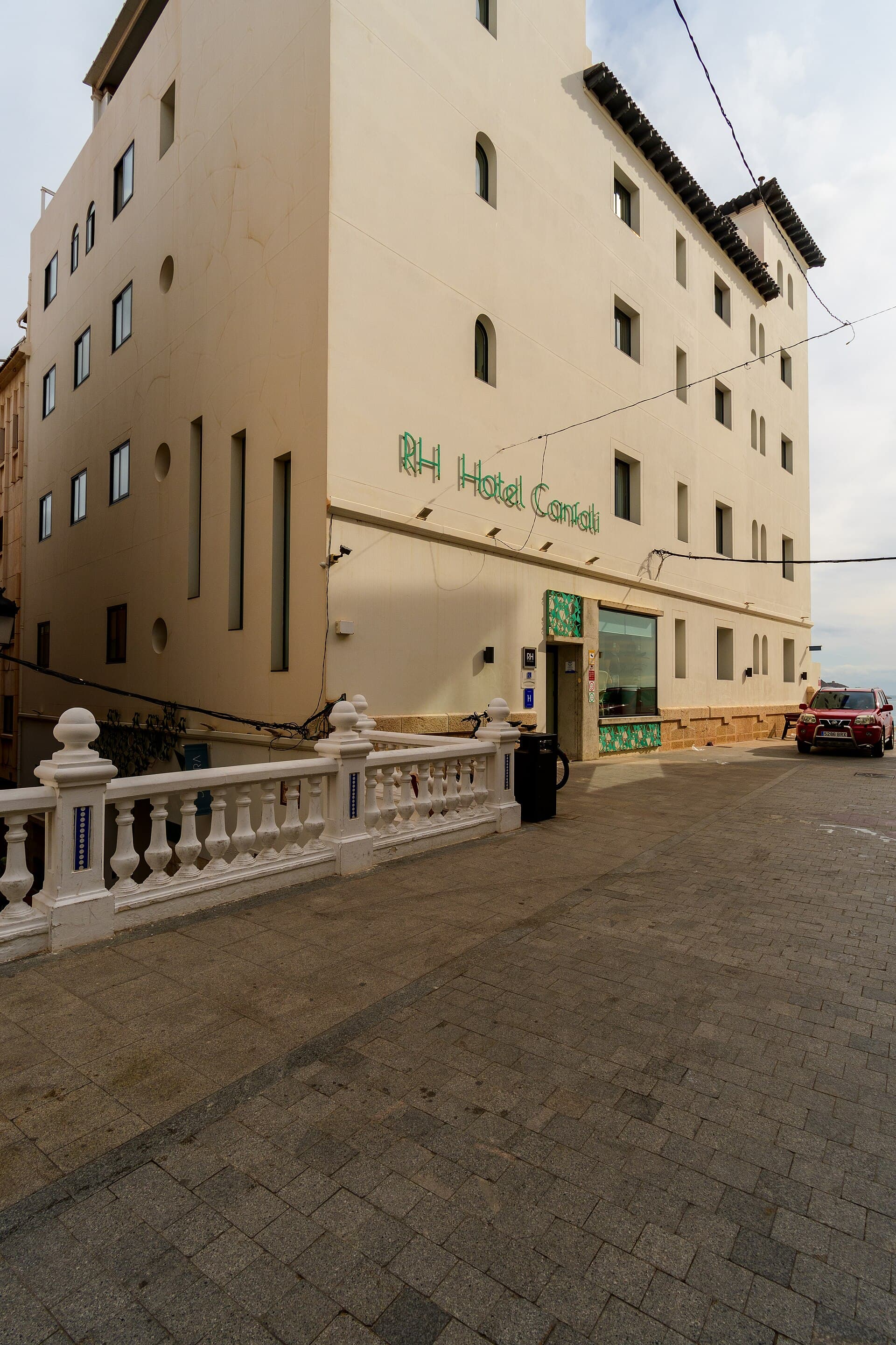 Gastrohotel RH Canfali (via Wikimedia Commons, CC0)