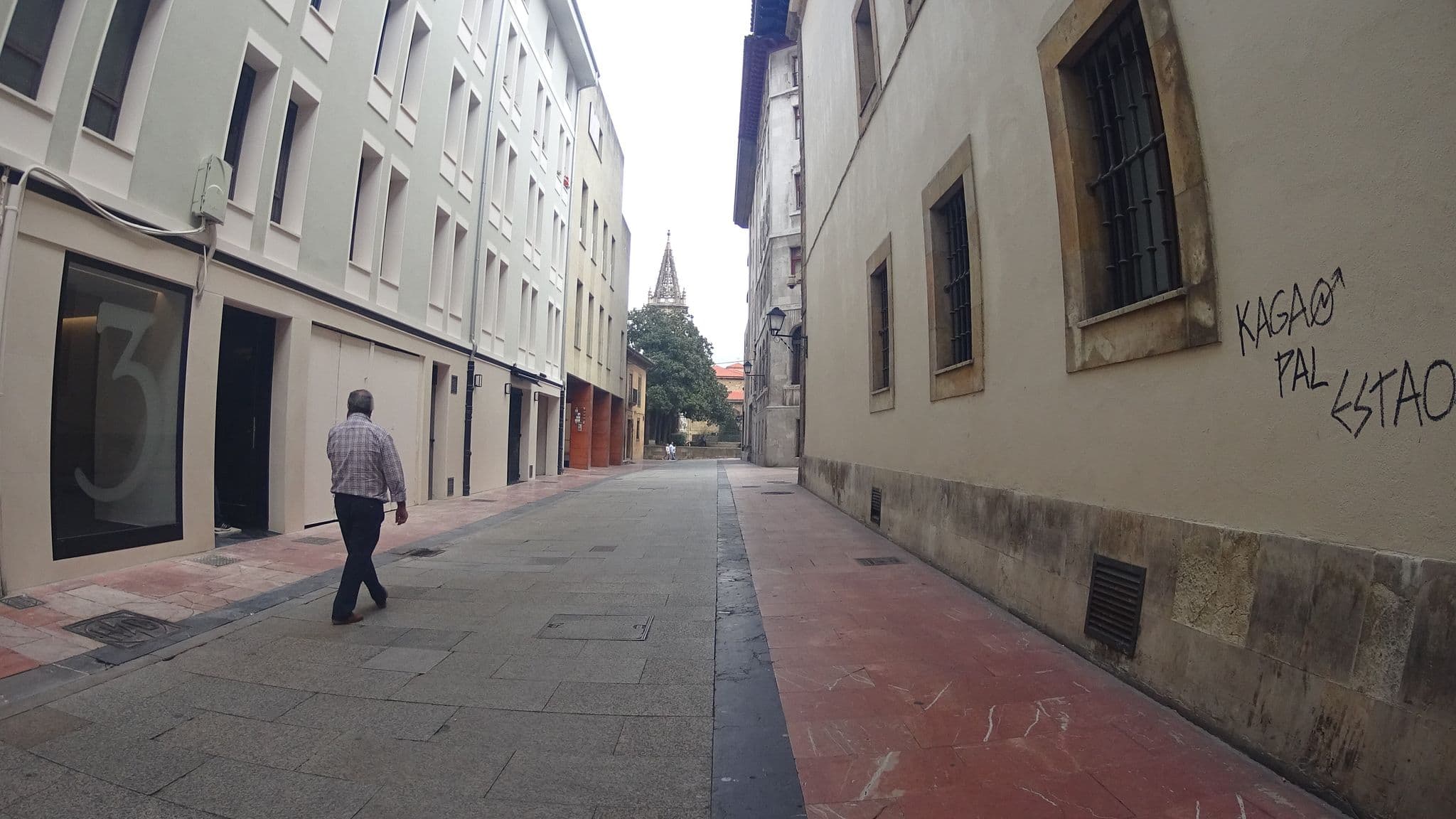 Street view near El Ovetense, Oviedo — © robertogeb (CC BY-SA · Mapillary)