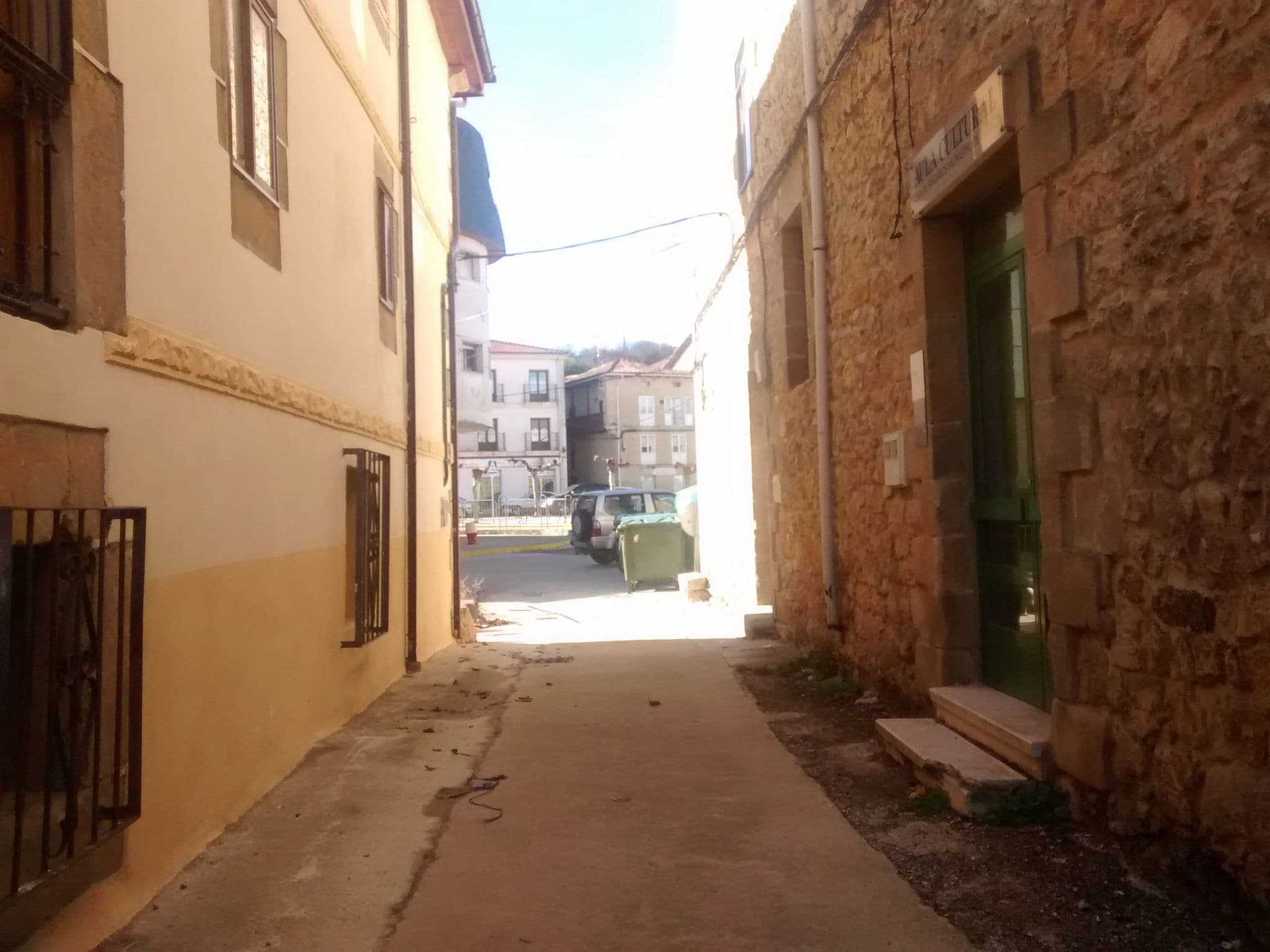 Street view near El Capricho de Clemente, San Martín de Elines — © egofer (CC BY-SA · Mapillary)