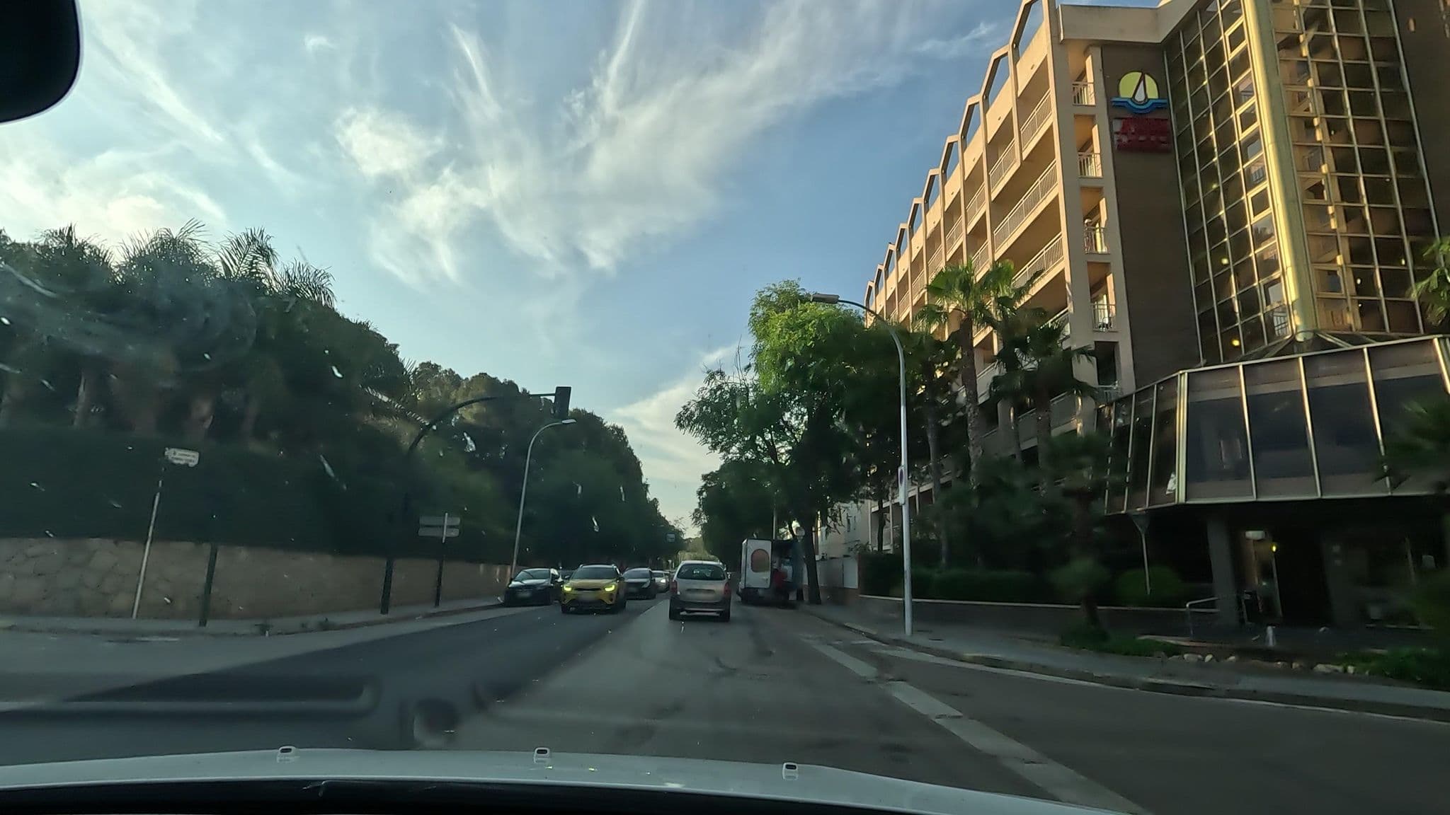 Street view near Golden Avenida Soits, Salou — © ildecoco (CC BY-SA · Mapillary)